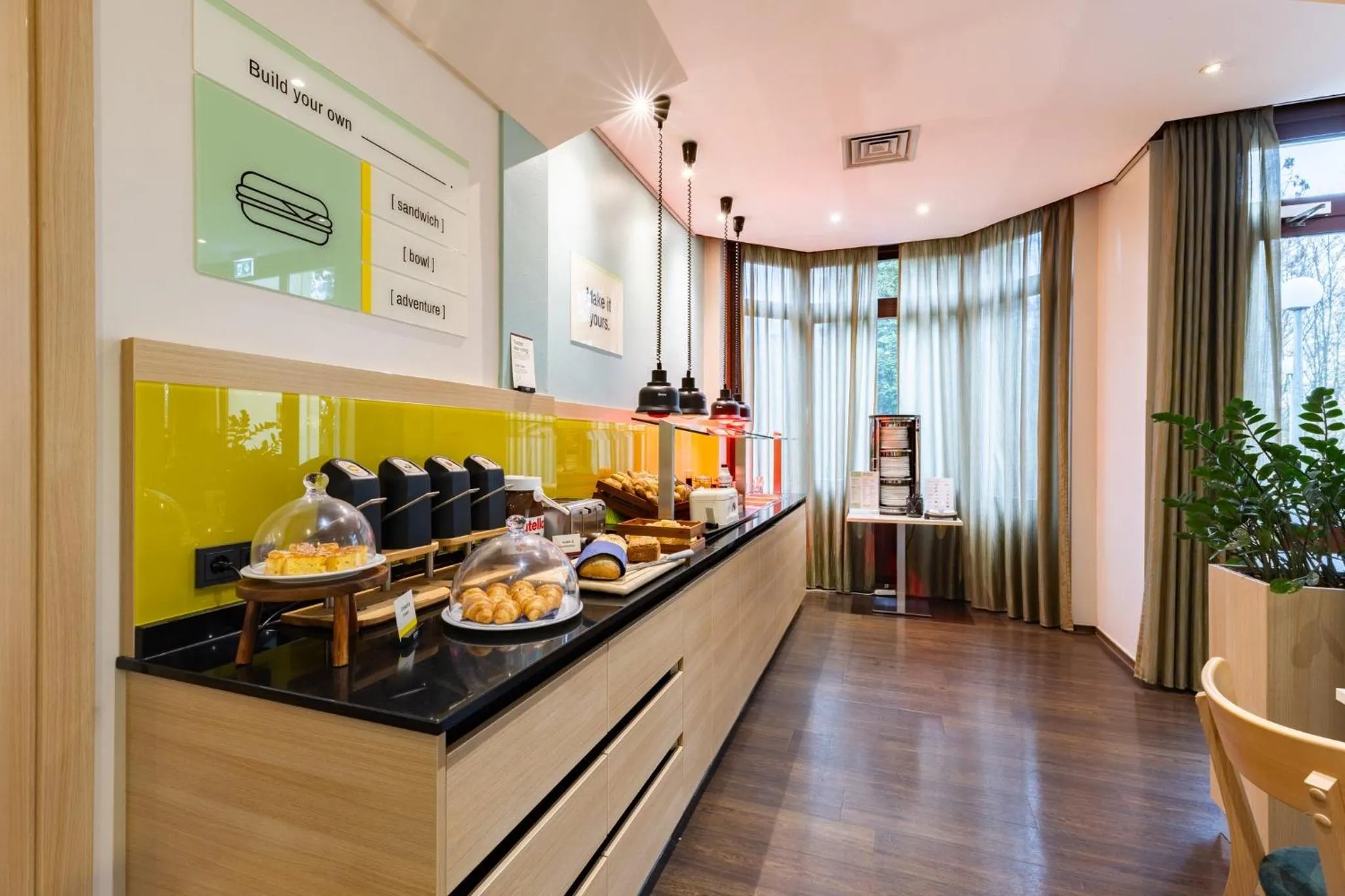 Restaurant/places to eat in Garner Hotel Osnabrück by IHG