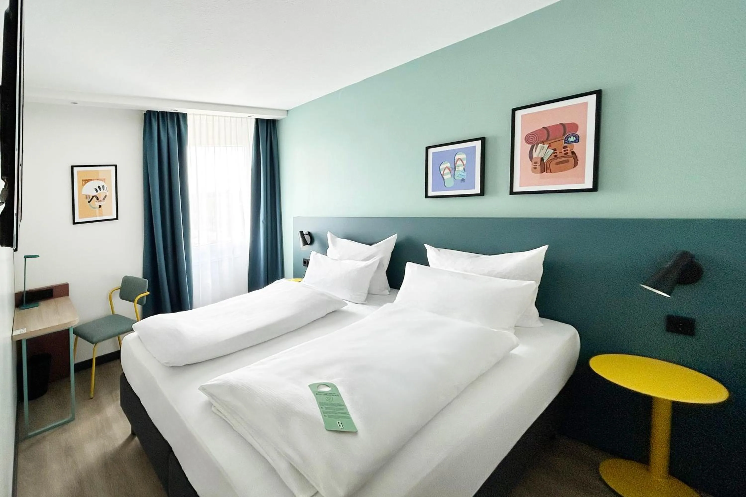 Photo of the whole room, Bed in Garner Hotel Osnabrück by IHG