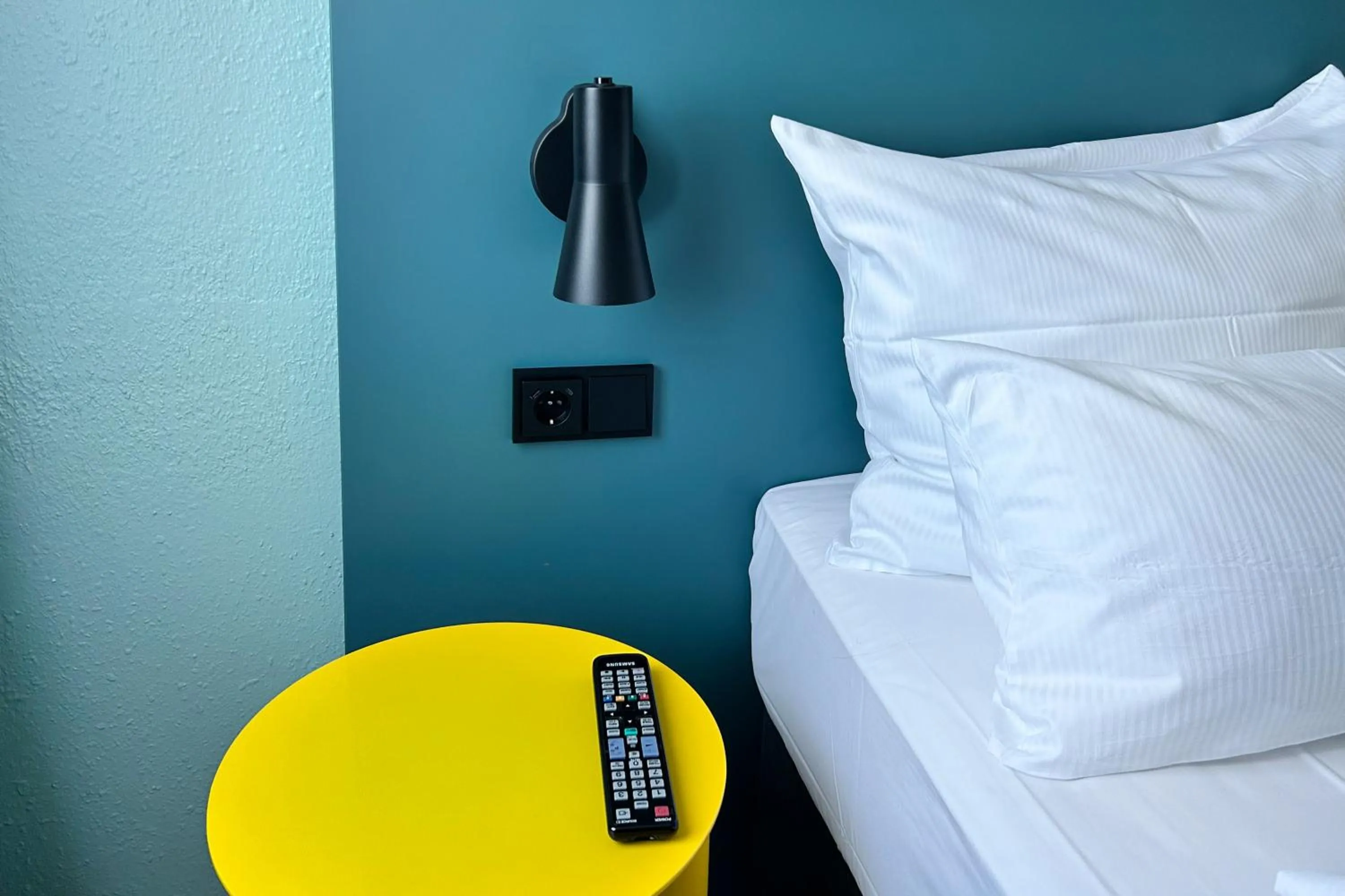 Photo of the whole room, Bed in Garner Hotel Osnabrück by IHG