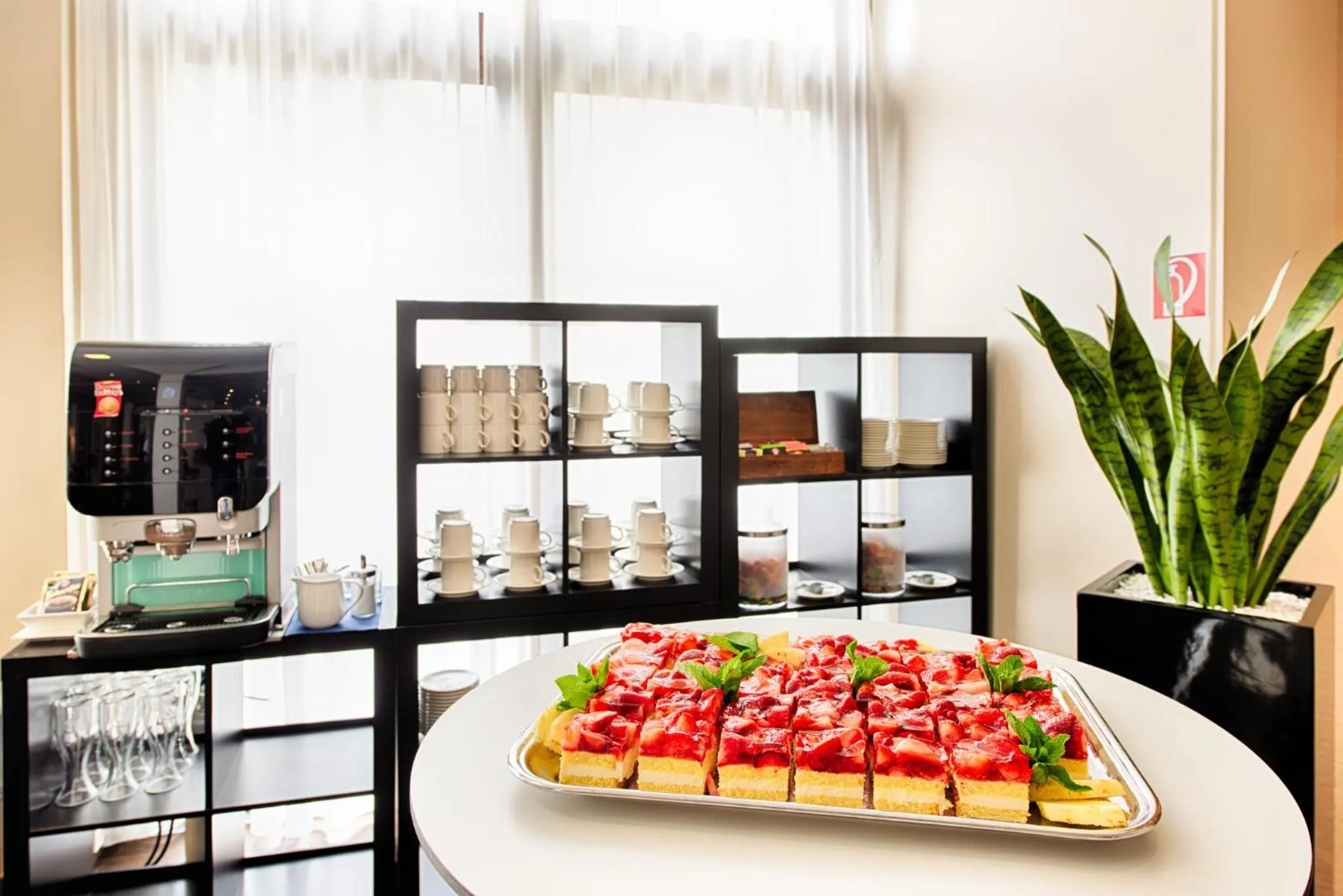 Restaurant/places to eat in Garner Hotel Osnabrück by IHG