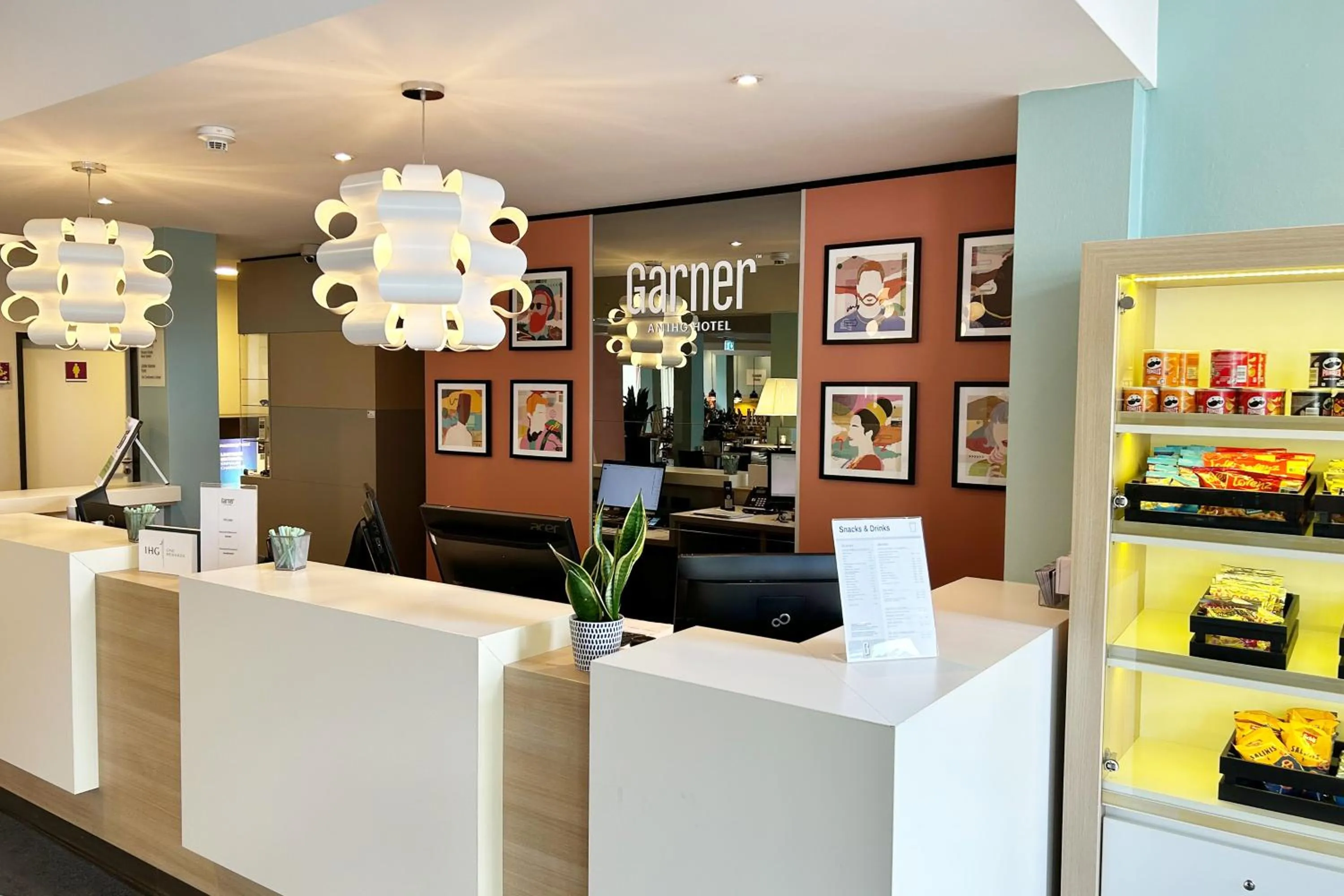 Lobby or reception in Garner Hotel Osnabrück by IHG