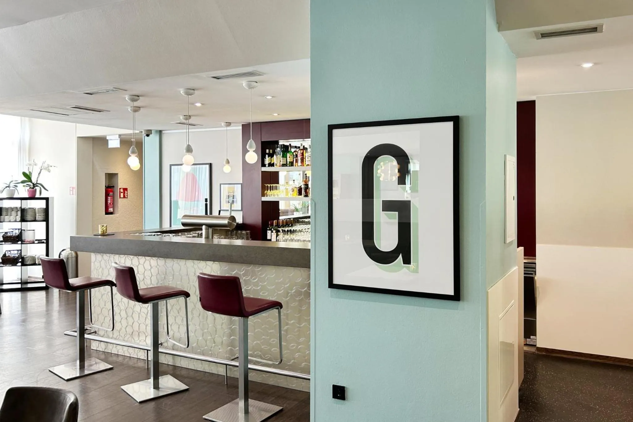 Lounge or bar in Garner Hotel Osnabrück by IHG