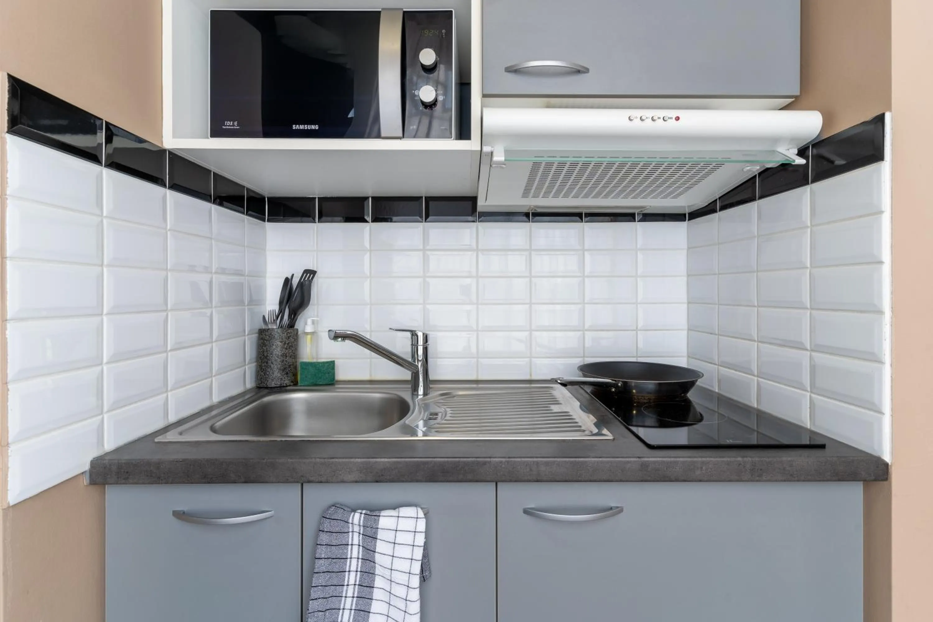 Kitchen or kitchenette in CALM Appart' & Hostel