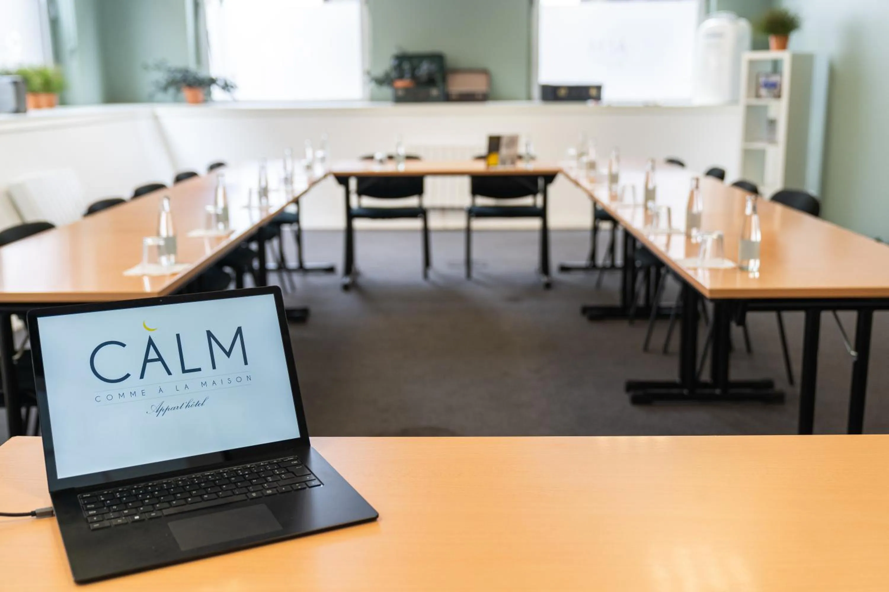 Meeting/conference room in CALM Appart' & Hostel