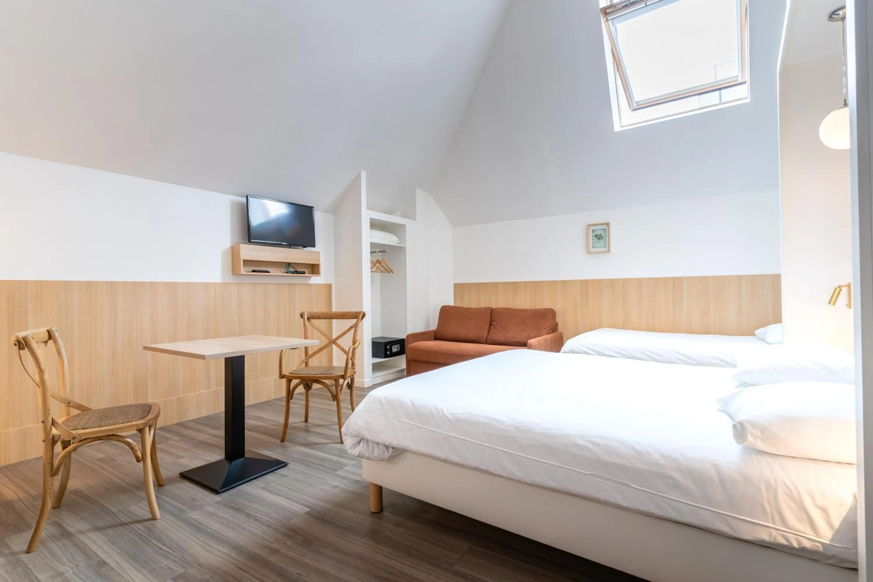 Bedroom, Bed in CALM Appart' & Hostel