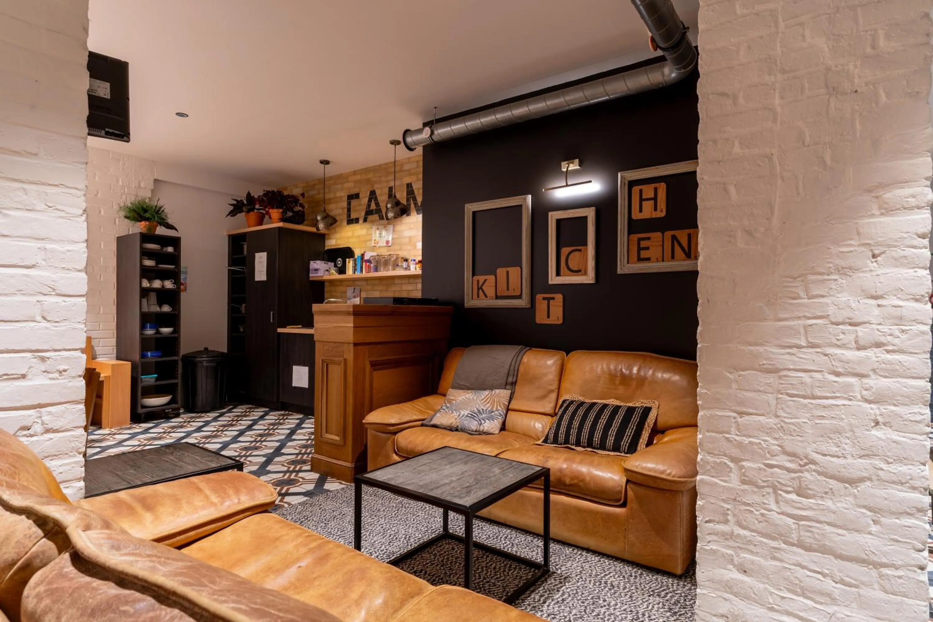 Communal kitchen in CALM Appart' & Hostel