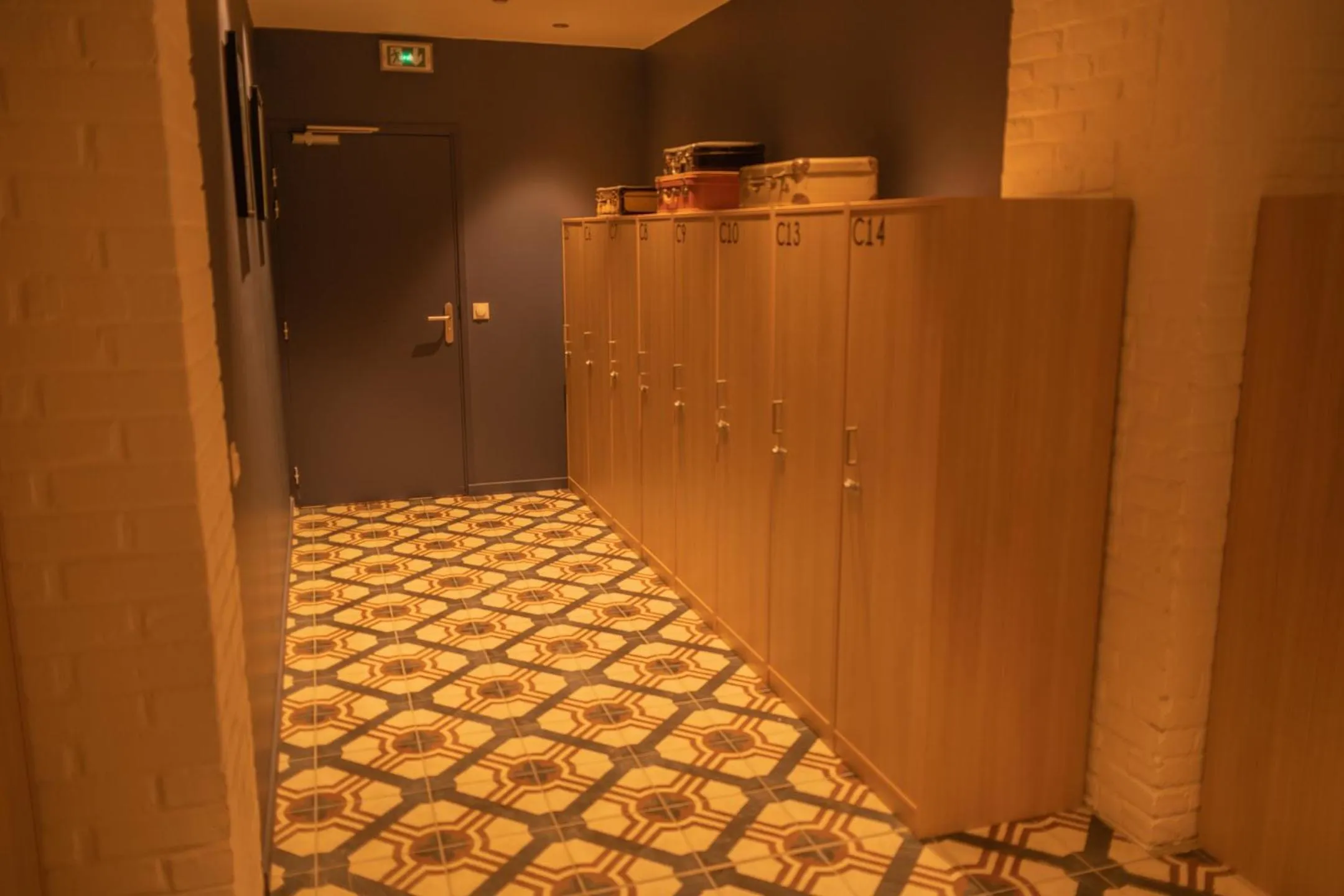 wardrobe in CALM Appart' & Hostel