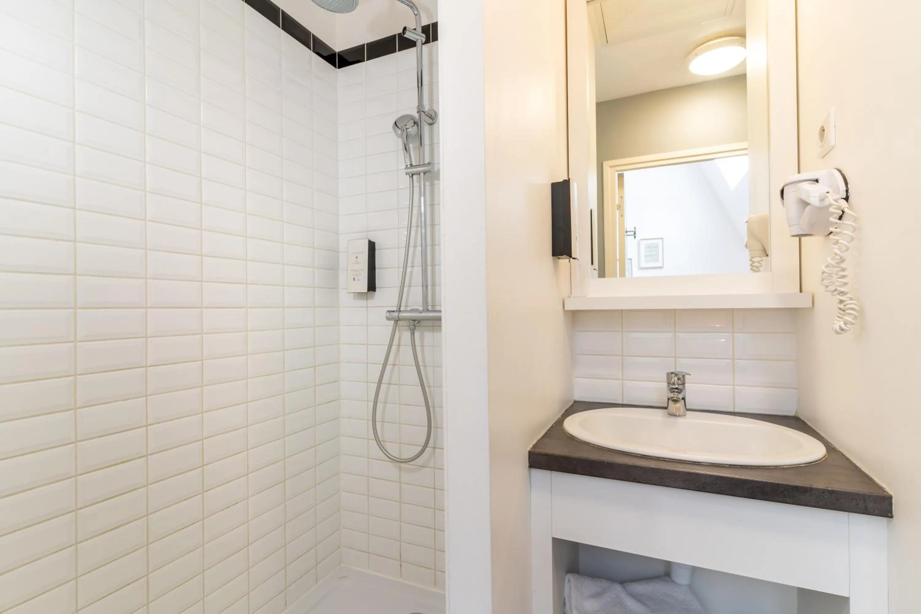 Shower in CALM Appart' & Hostel