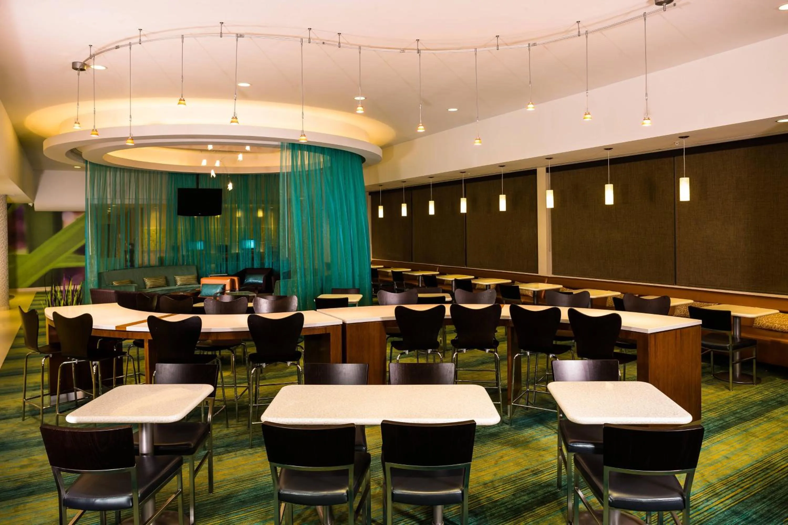 Breakfast in SpringHill Suites by Marriott New York LaGuardia Airport