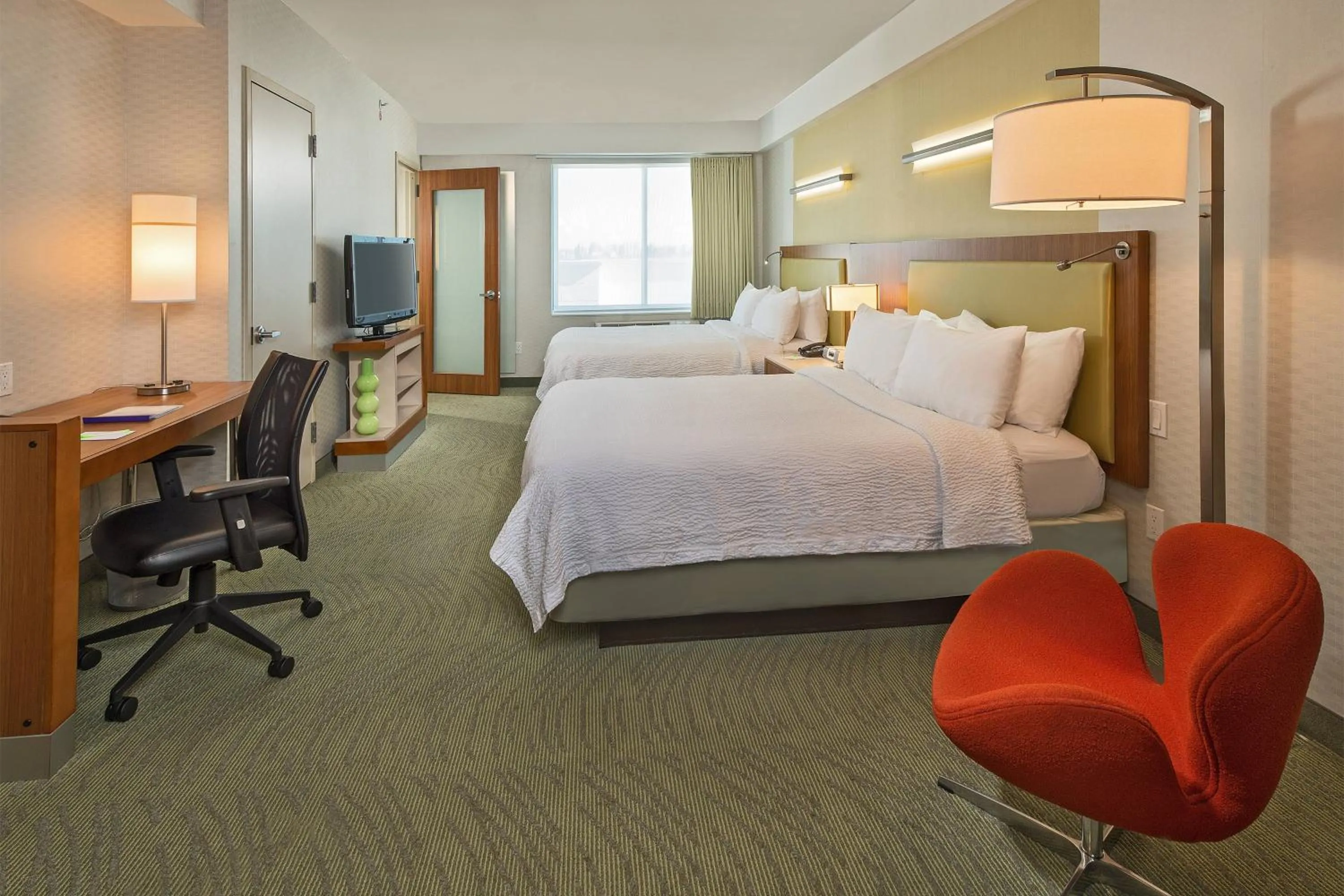 Bedroom in SpringHill Suites by Marriott New York LaGuardia Airport