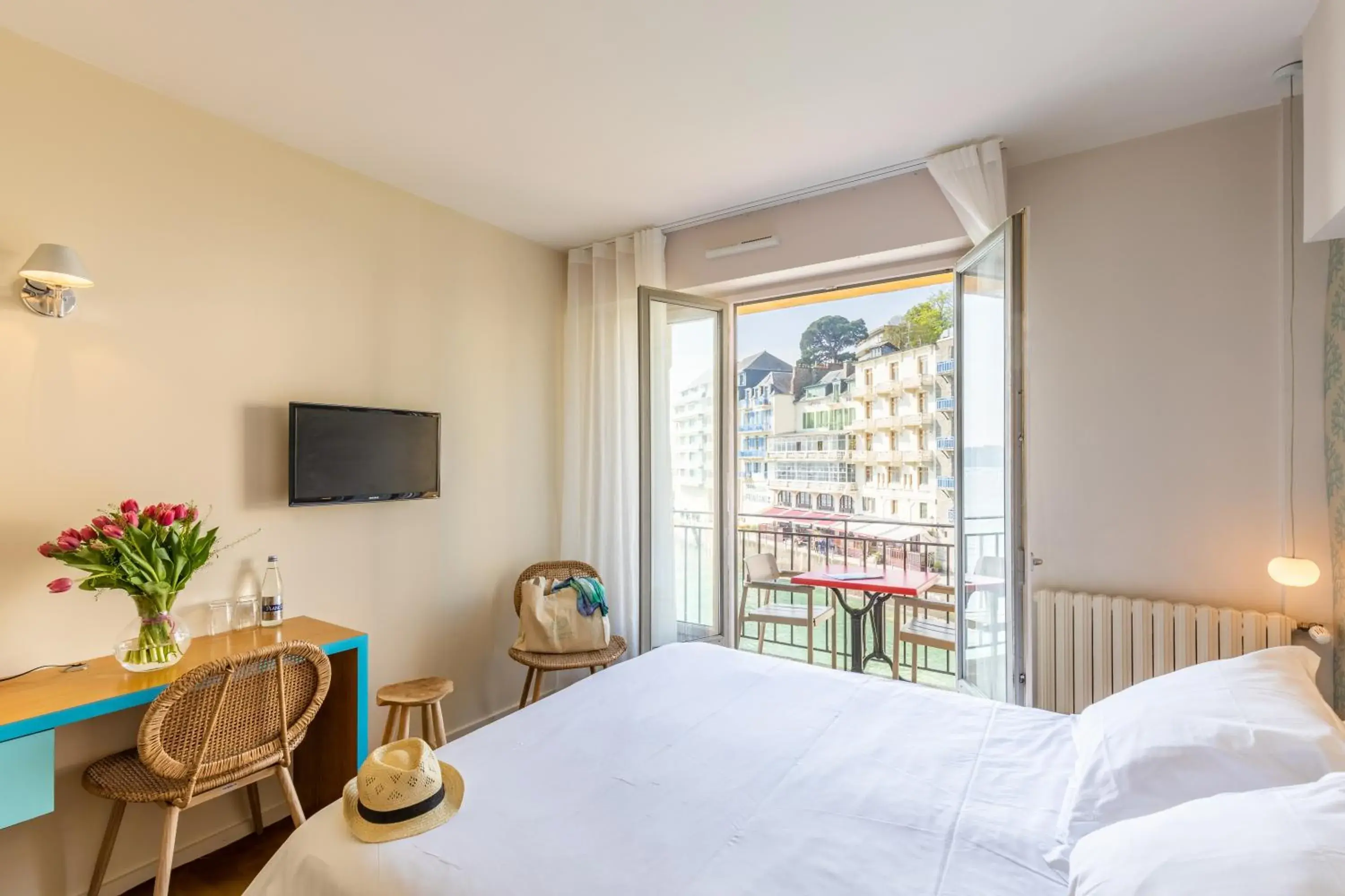 Double Room with Balcony - Sea Side in Hôtel De La Vallée Double Room with Balcony - Sea Side in Hôtel De La Vallée