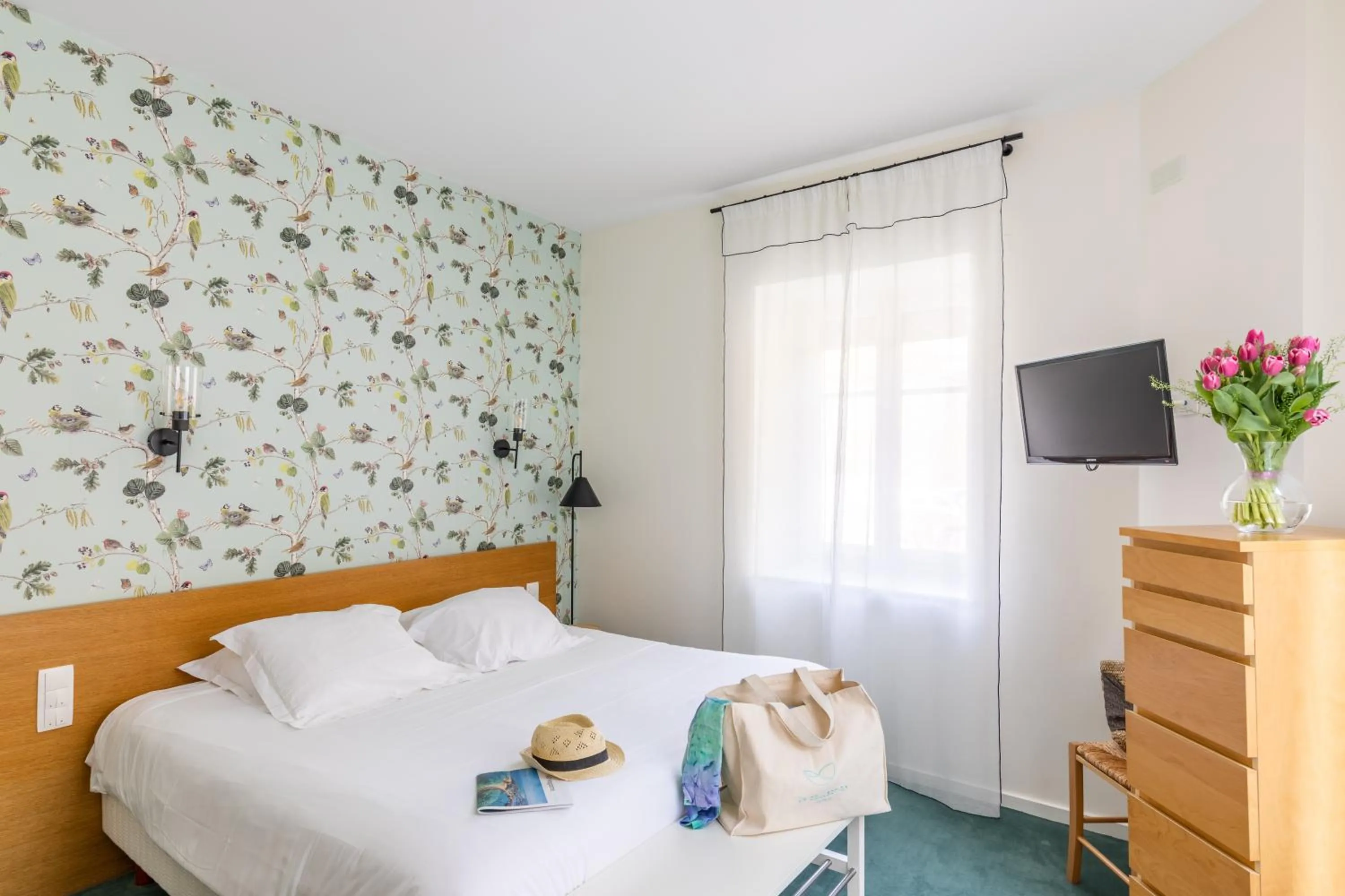 Photo of the whole room, Bed in Hôtel De La Vallée