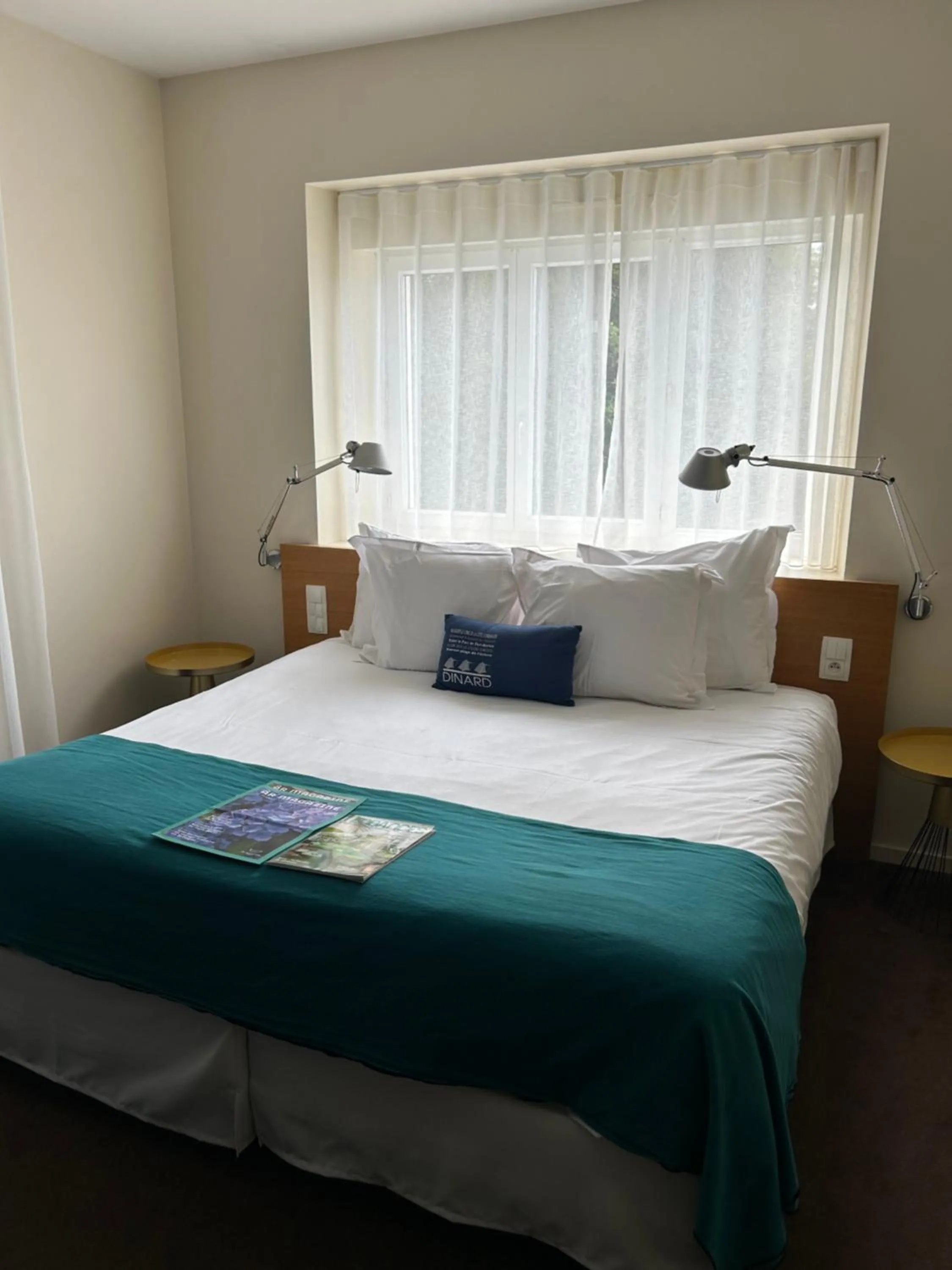 Bed in Hôtel De La Vallée