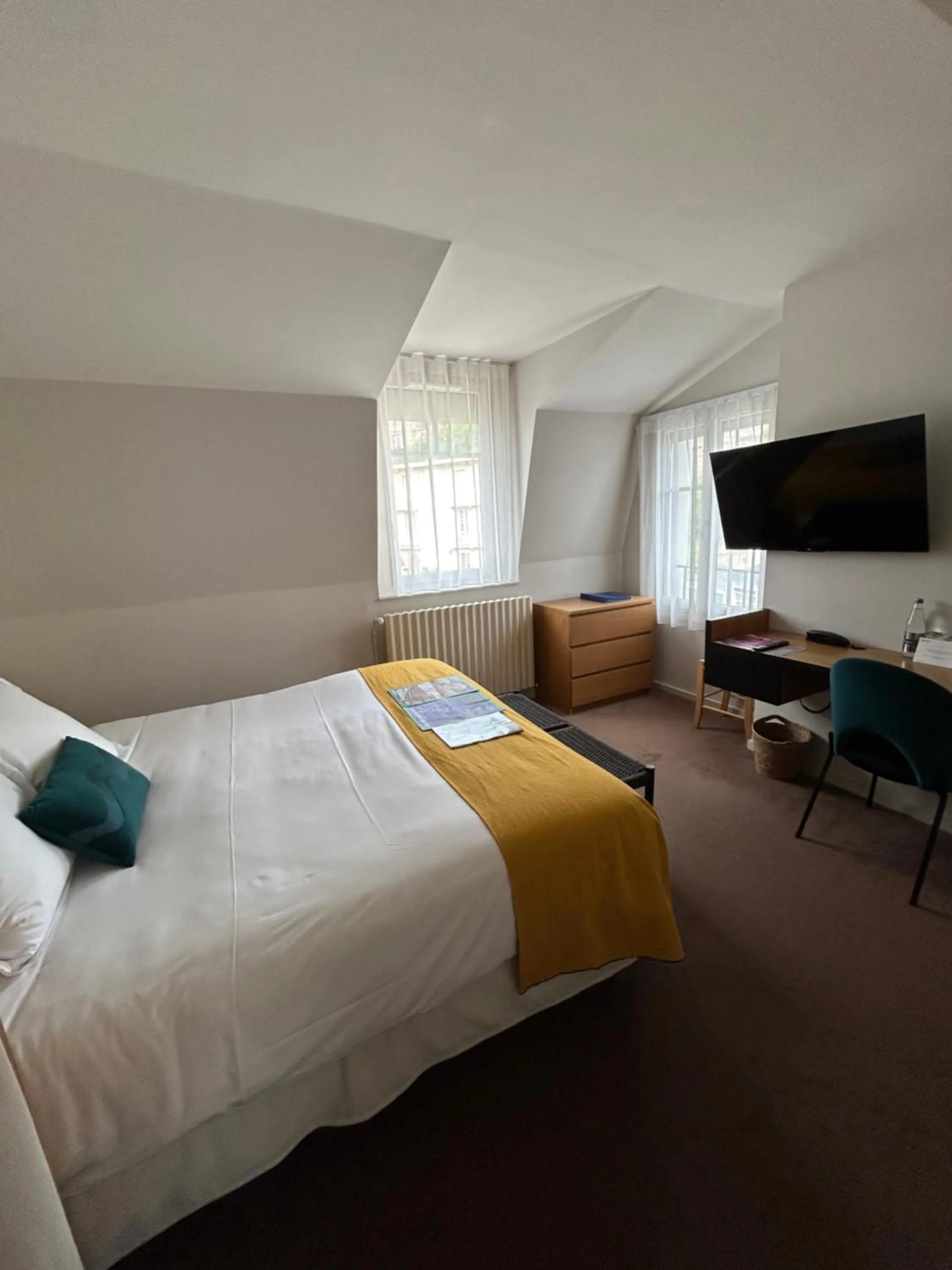 Photo of the whole room, Bed in Hôtel De La Vallée