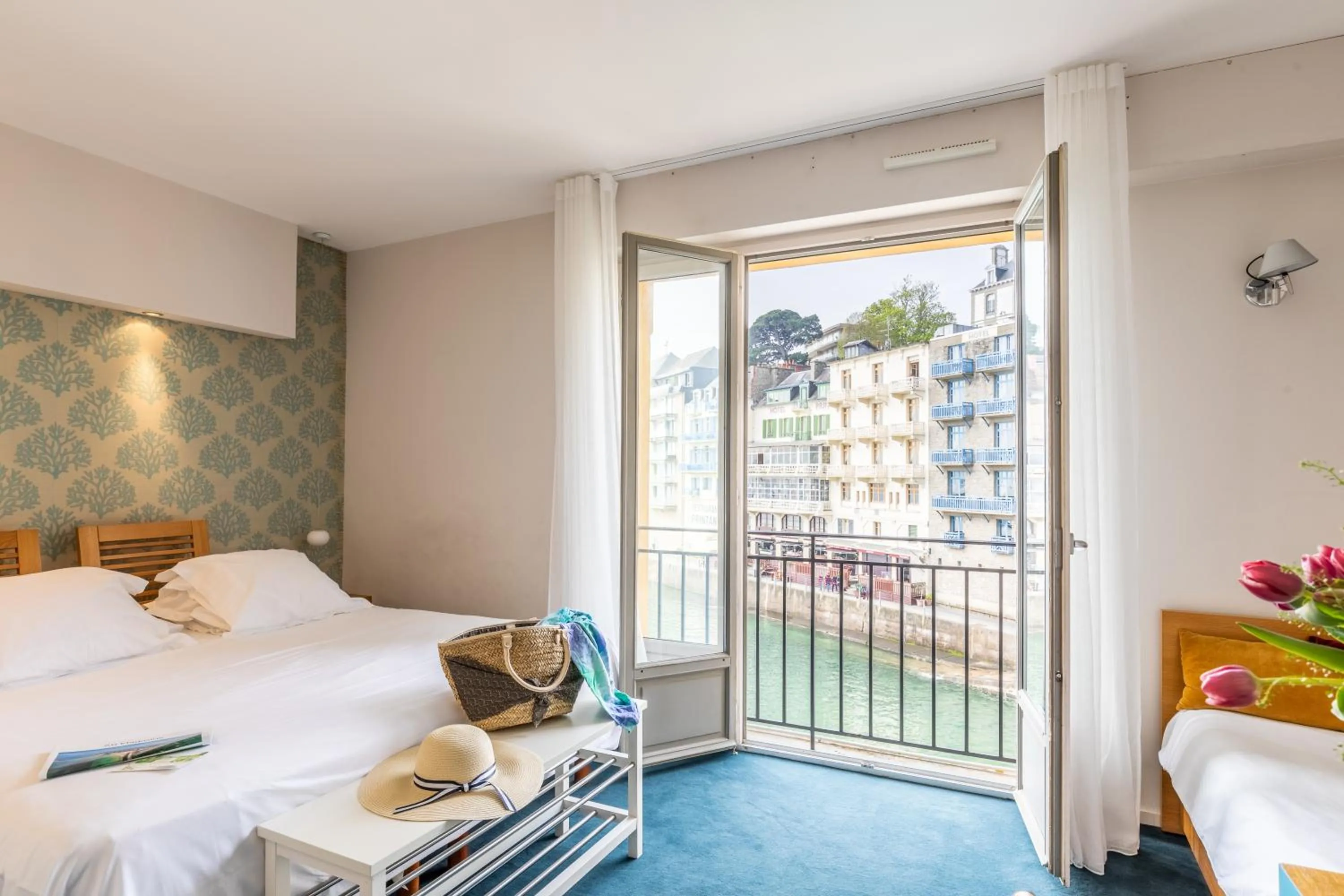 Photo of the whole room, Bed in Hôtel De La Vallée