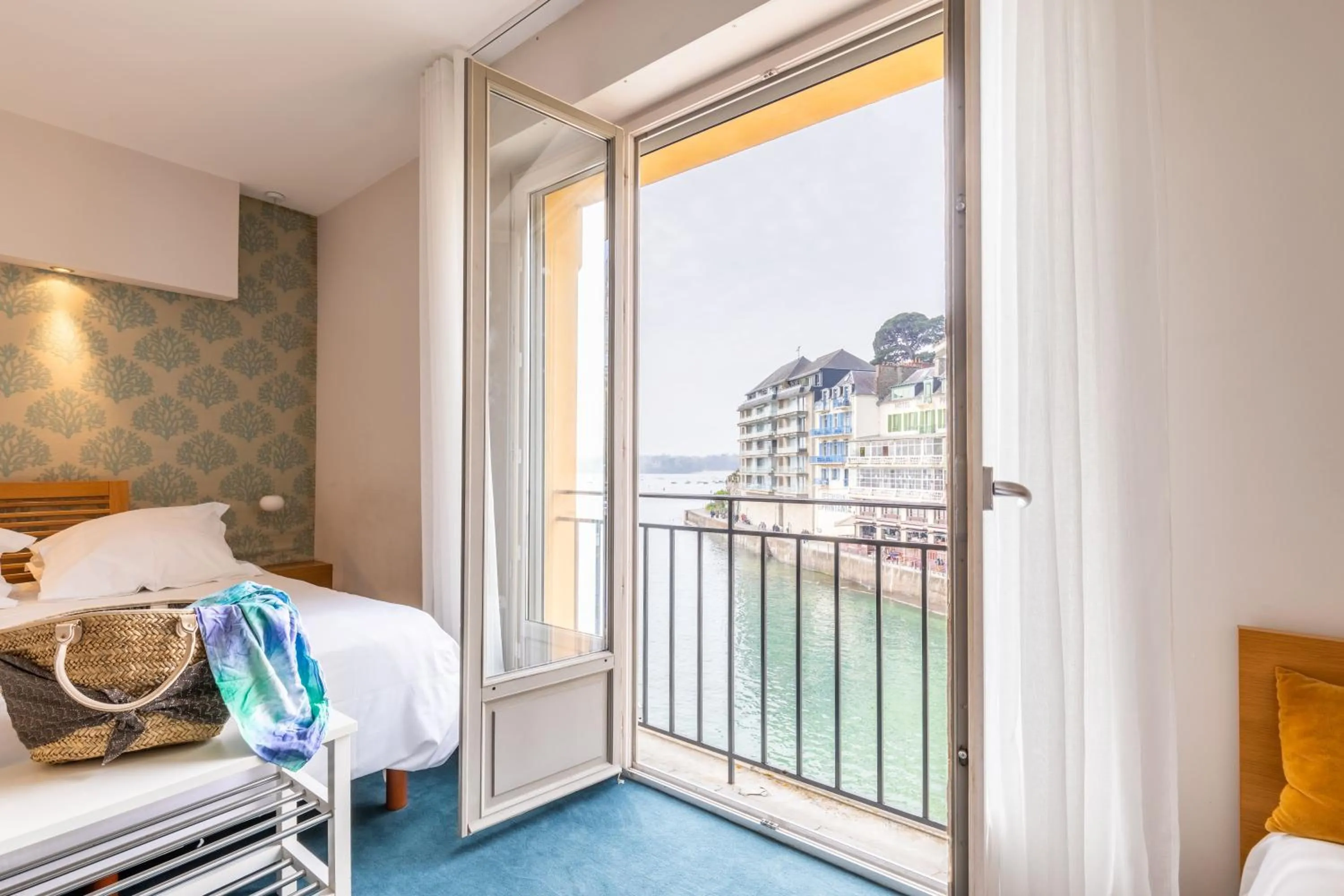 Photo of the whole room, Bed in Hôtel De La Vallée