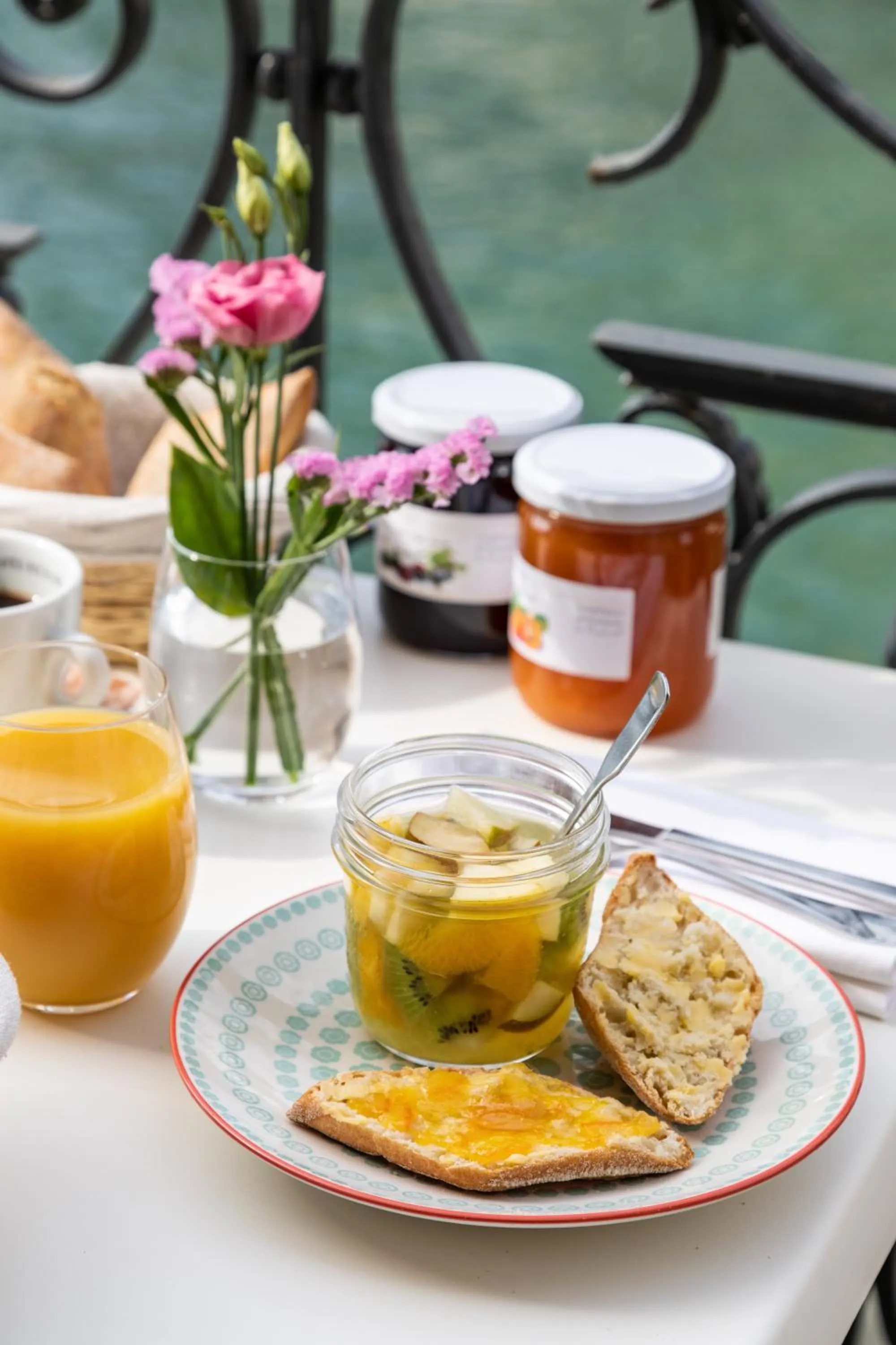 Breakfast in Hôtel De La Vallée