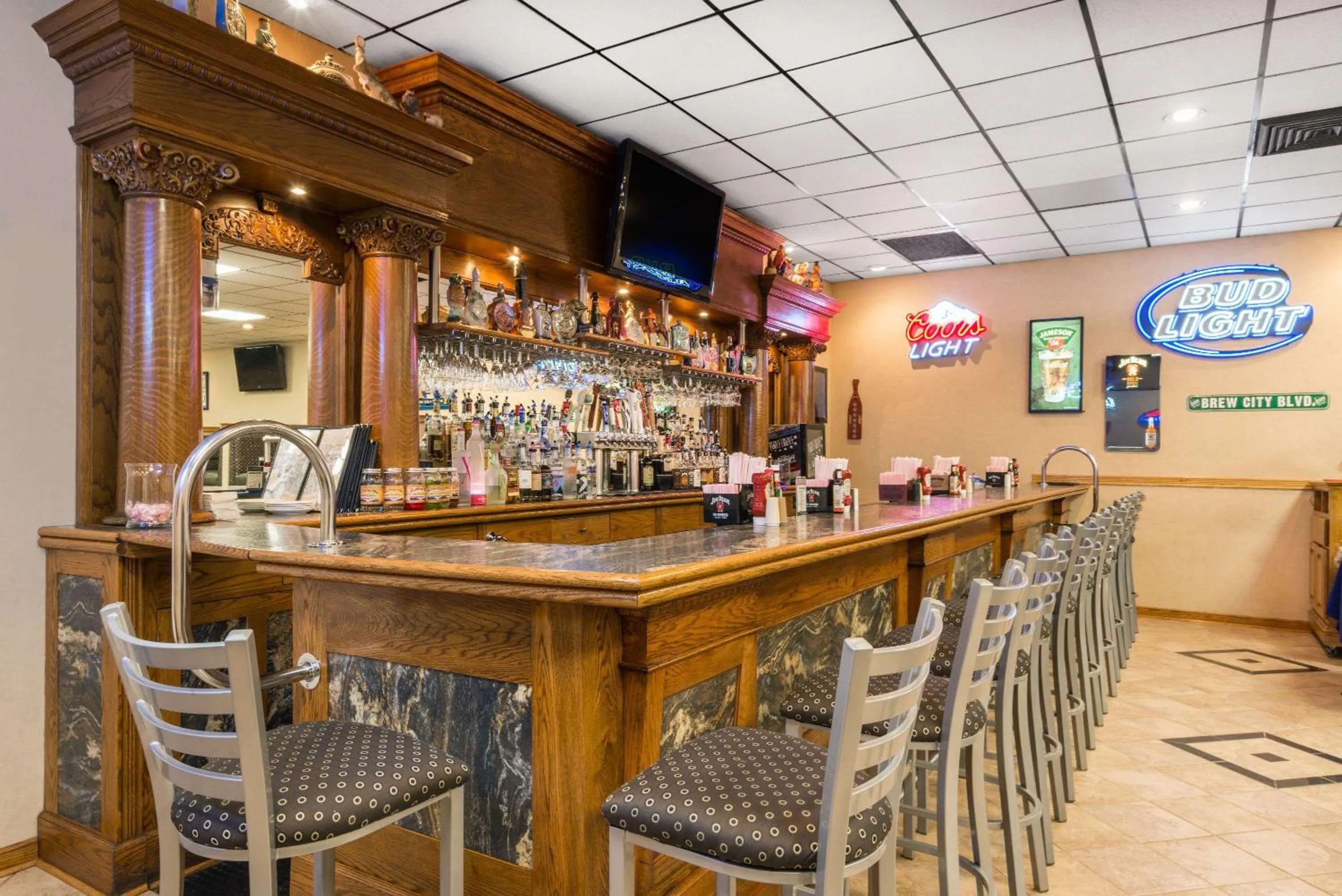 Lounge or bar in Ramada by Wyndham Paintsville Hotel & Conference Center