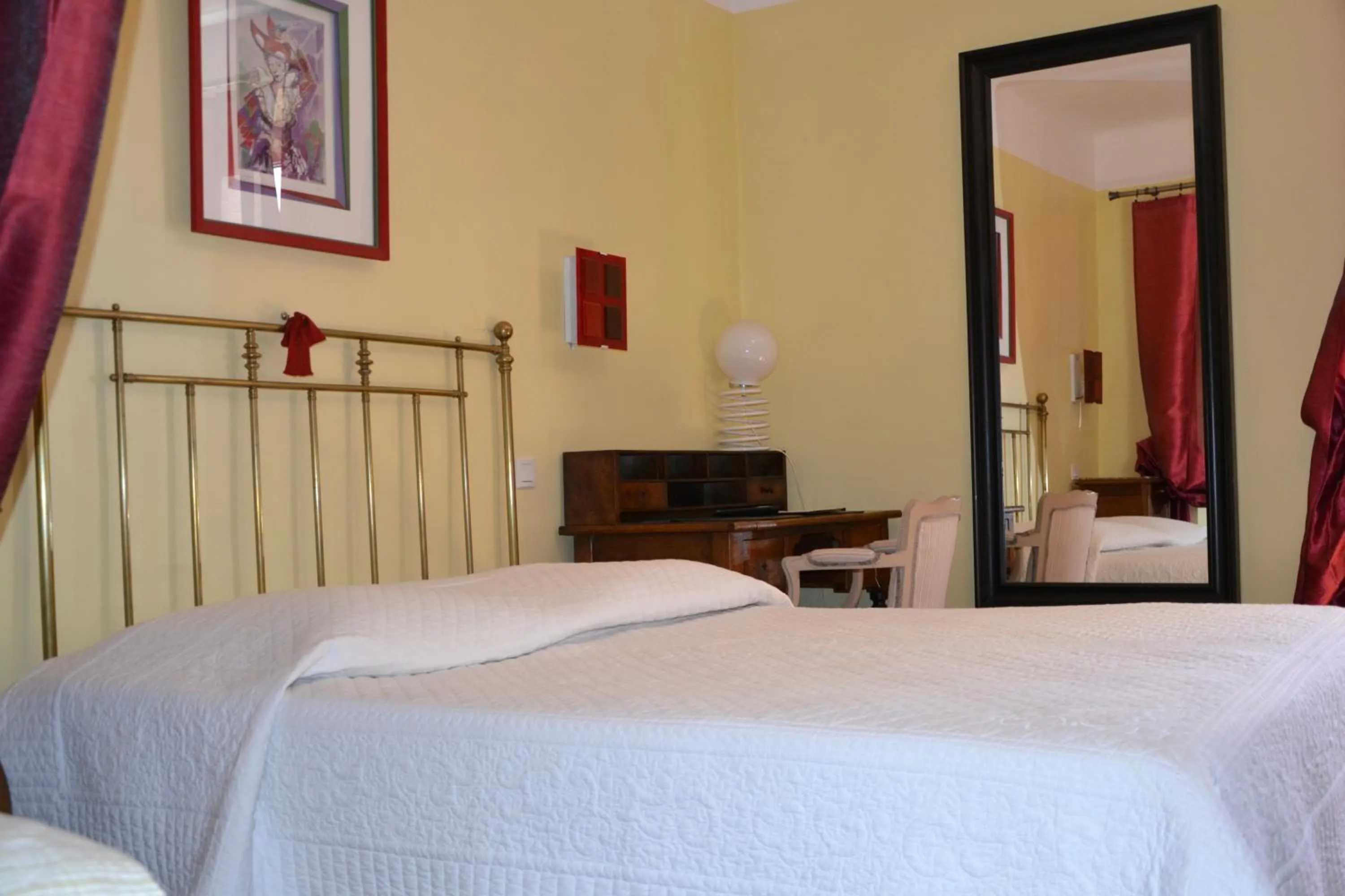 Decorative detail, Bed in Hotellerie de l'Esplanade