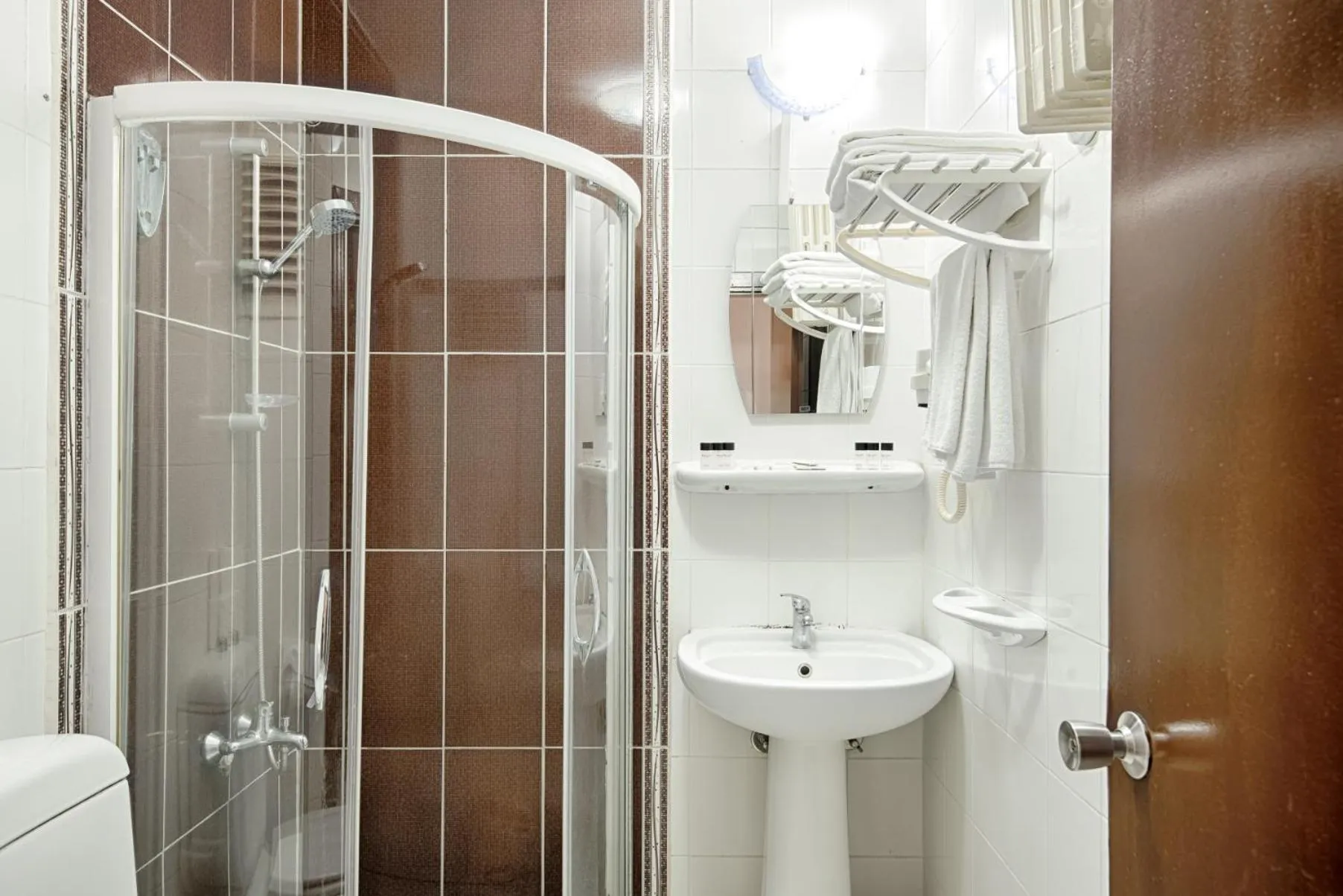 Shower in DİNAR HOTEL