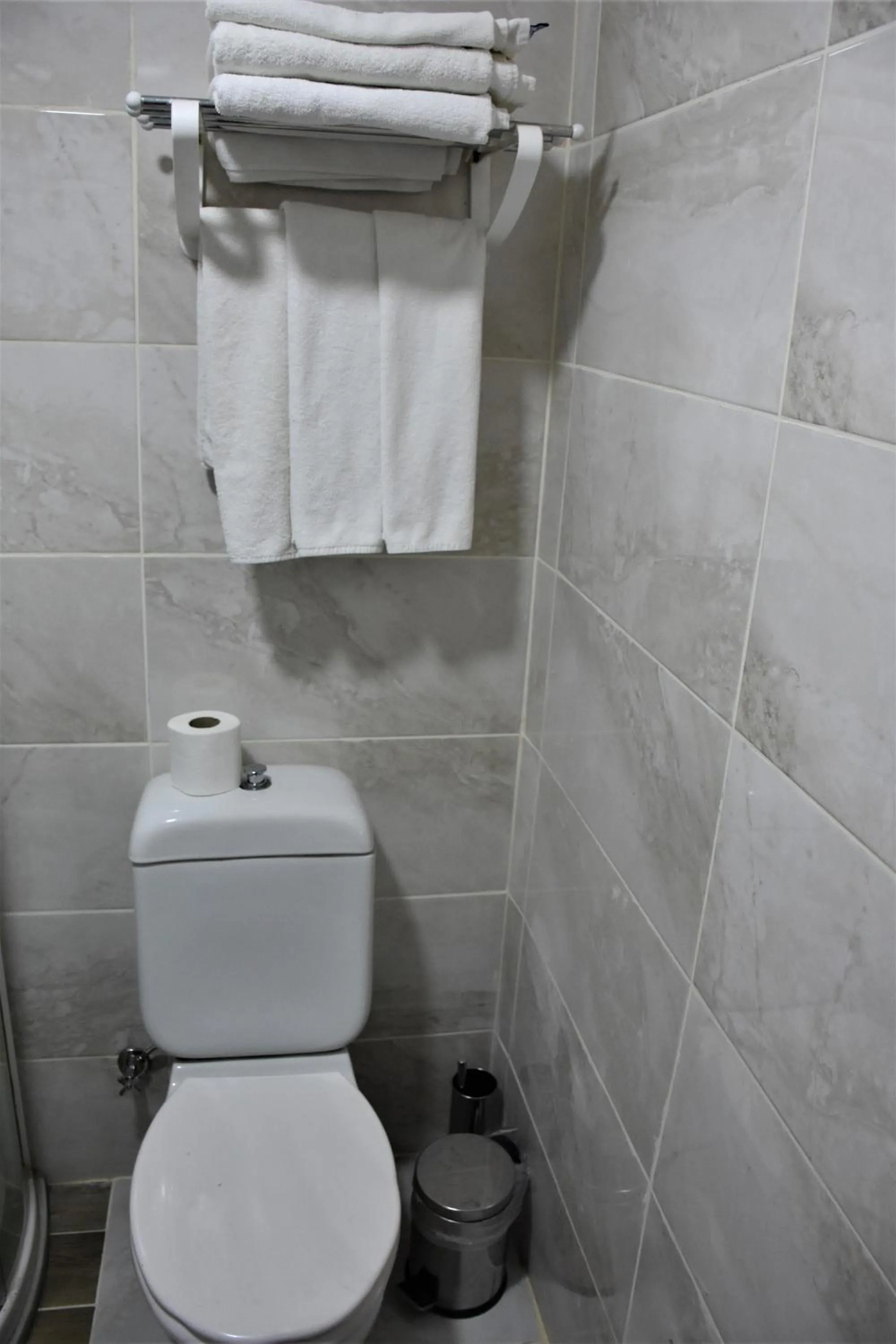 Toilet in DİNAR HOTEL