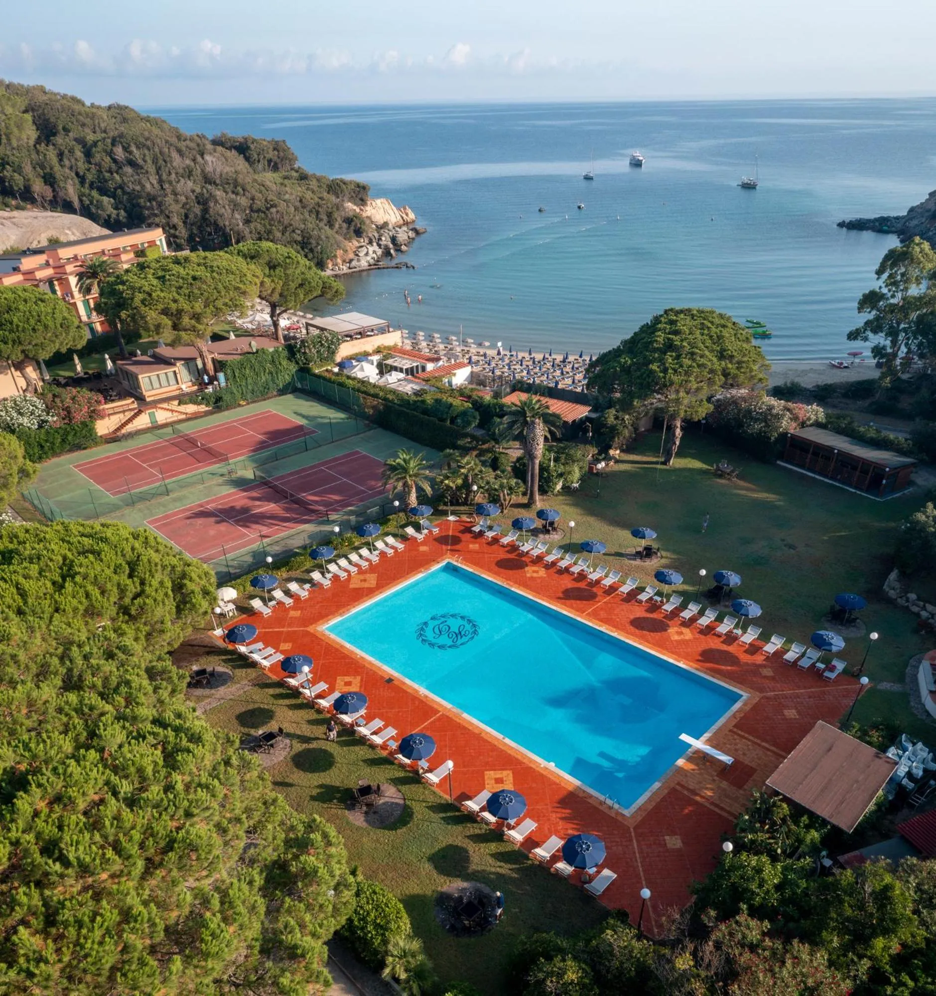 Swimming pool in Hotel Desiree