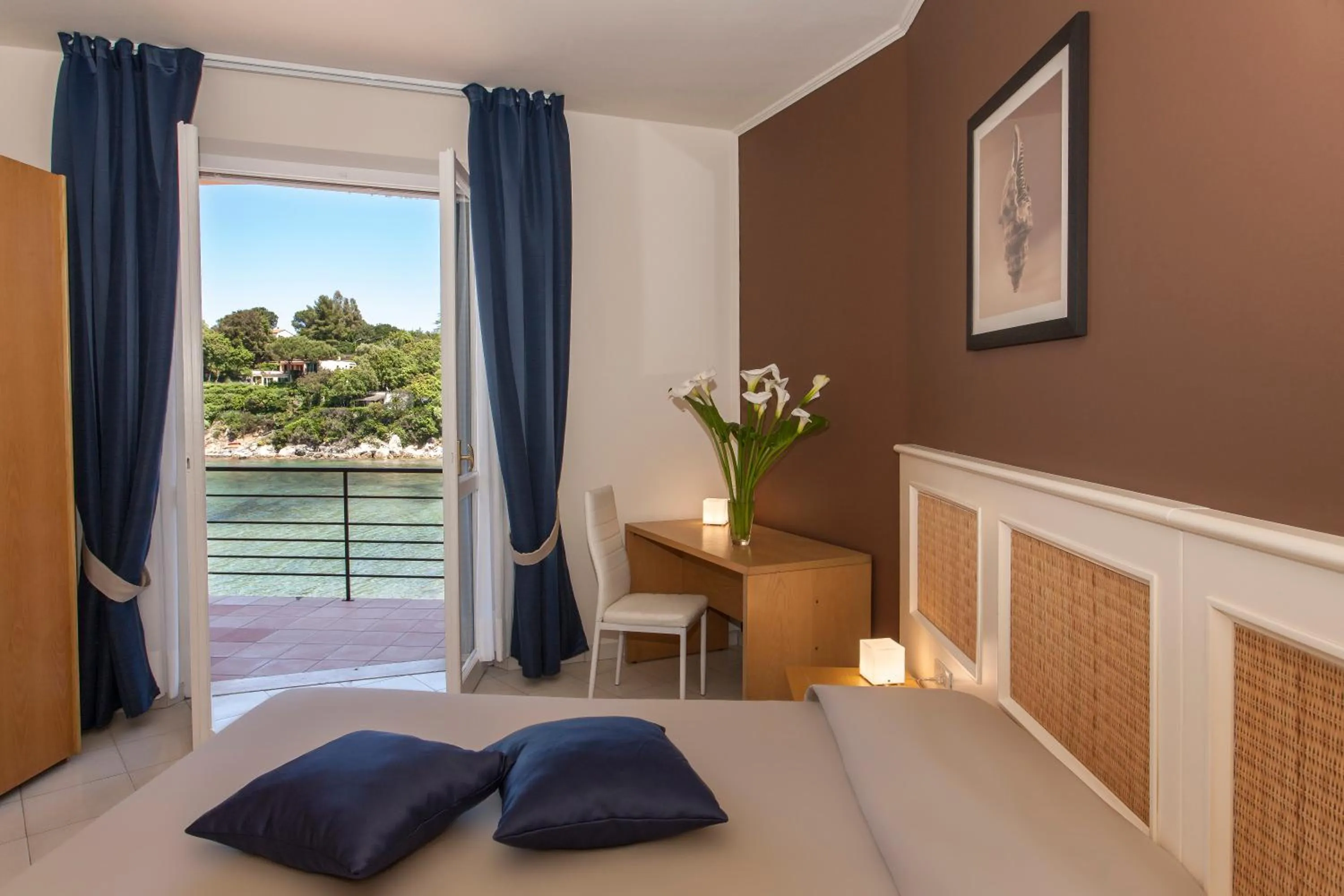 Day, Bed in Hotel Desiree