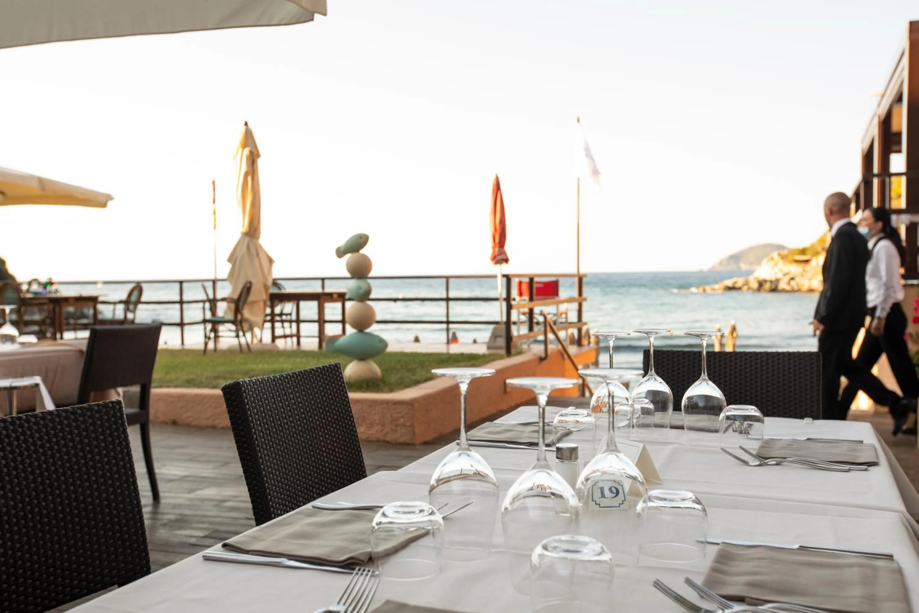 Restaurant/places to eat in Hotel Desiree