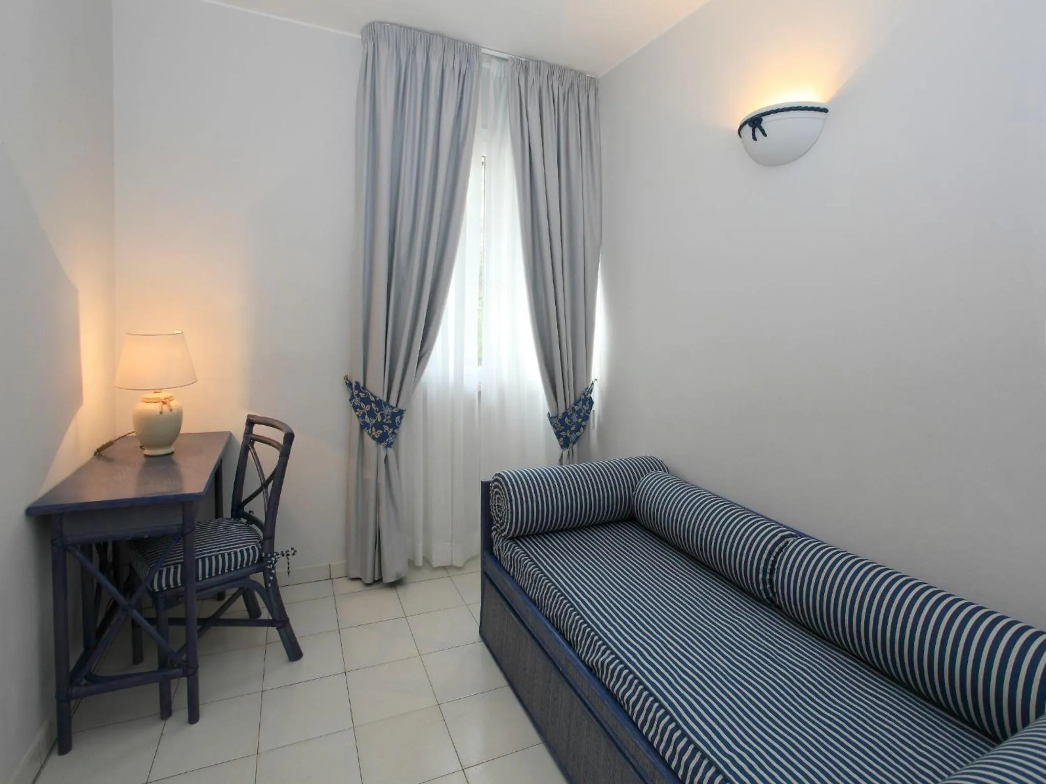 Photo of the whole room in Hotel Desiree