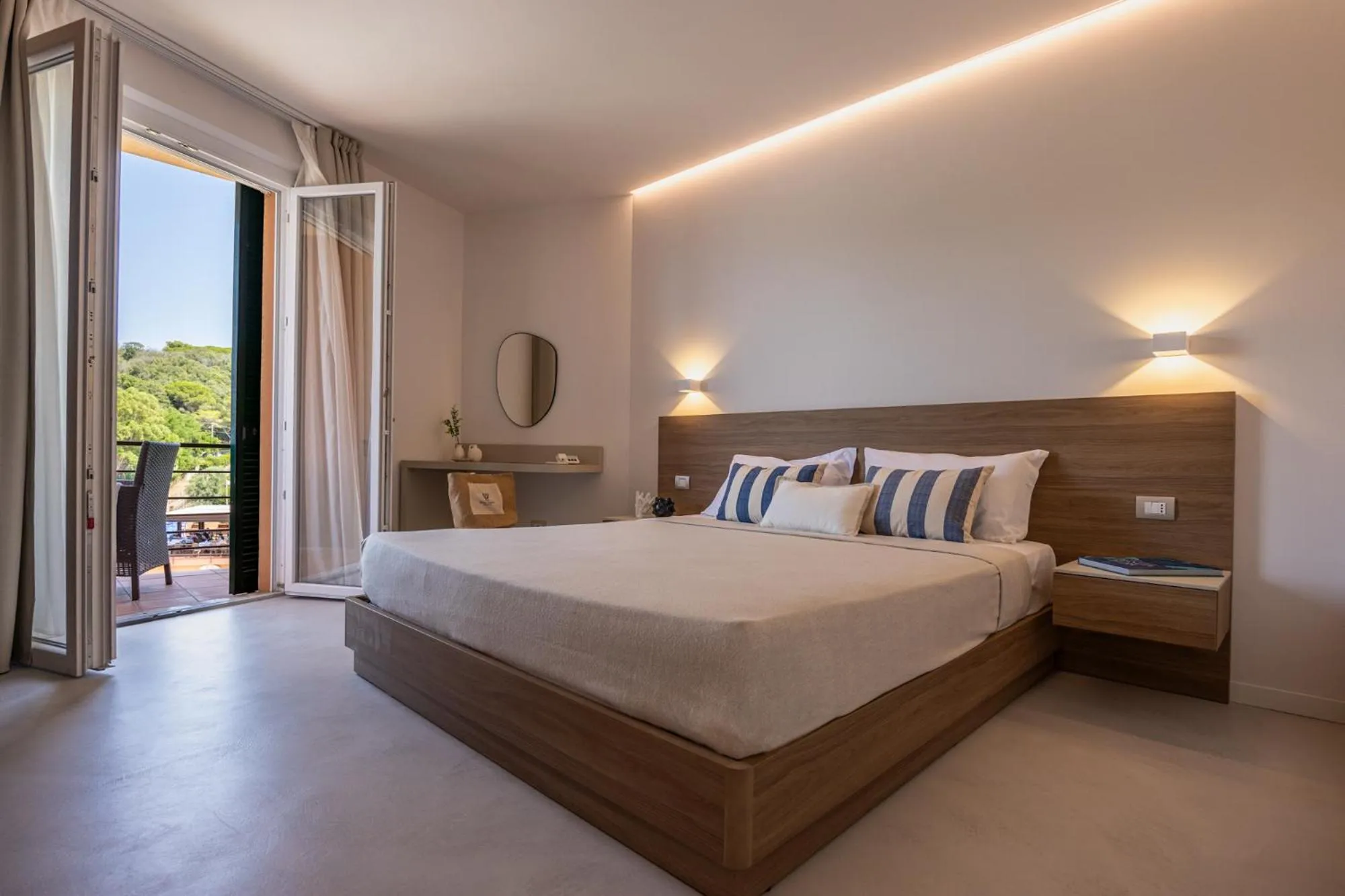 Bedroom, Bed in Hotel Desiree