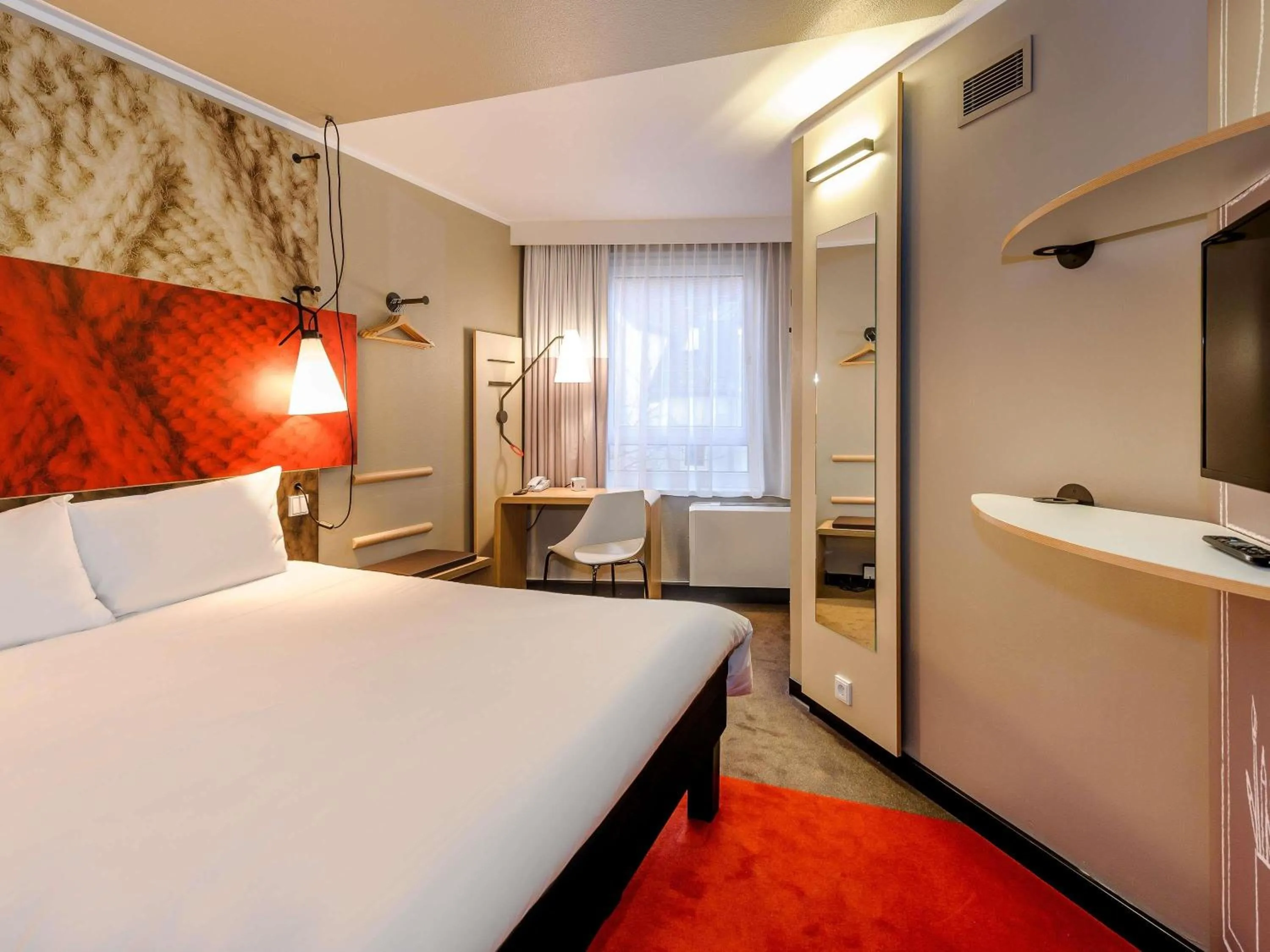 Bedroom, Bed in ibis Hotel München City