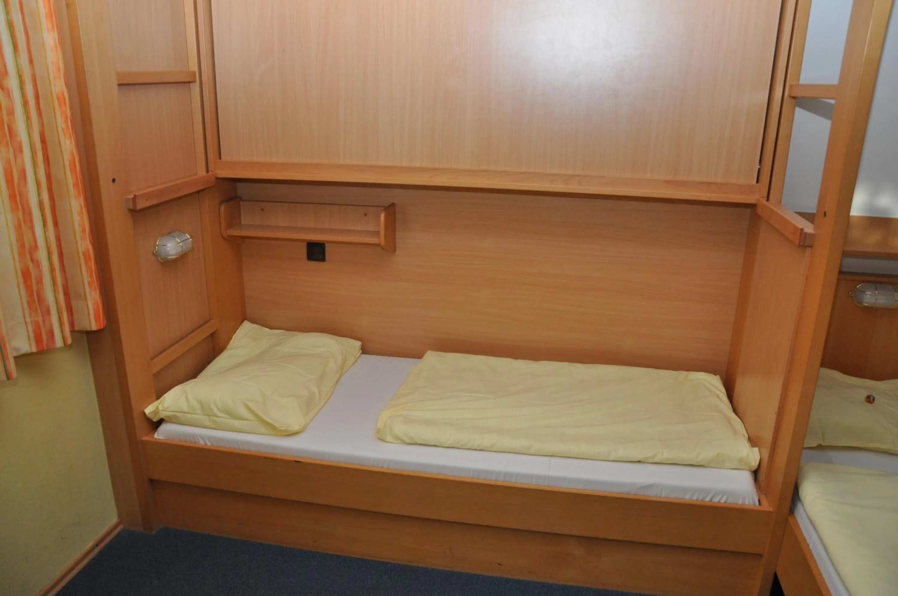 Bed in Eduard-Heinrich-Haus, Hostel