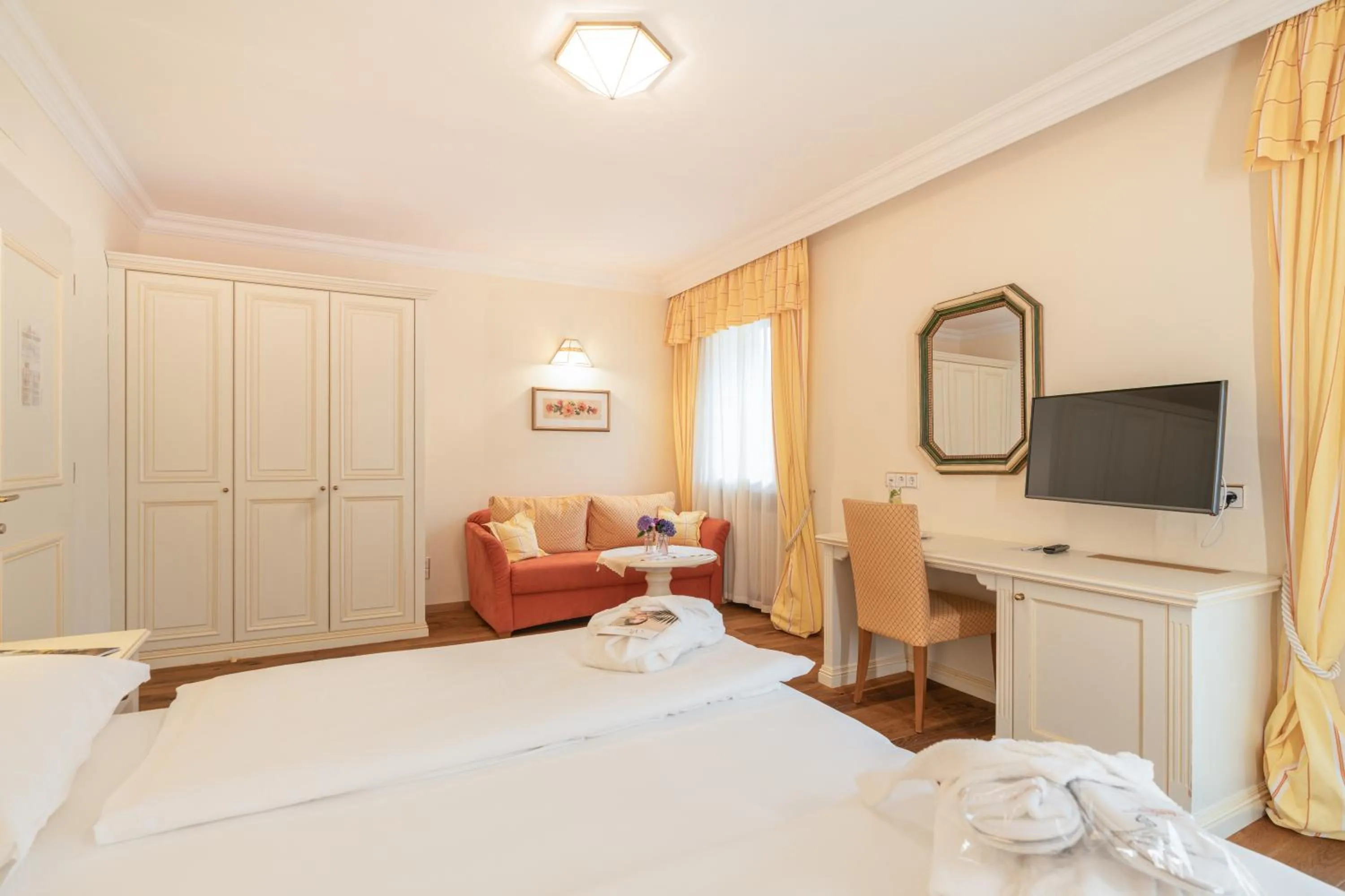 Photo of the whole room, Bed in Hotel Starkenberg