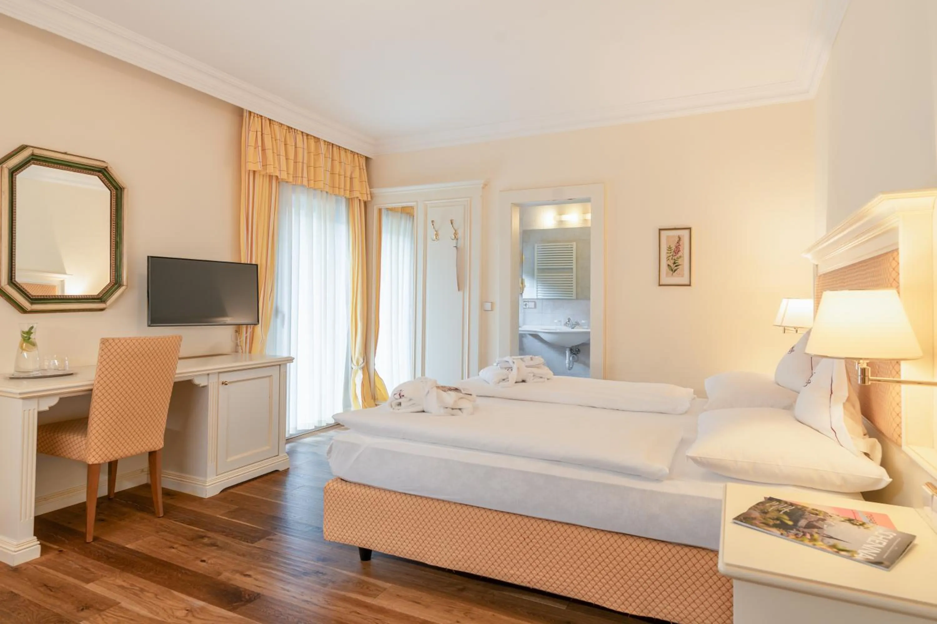 Photo of the whole room, Bed in Hotel Starkenberg