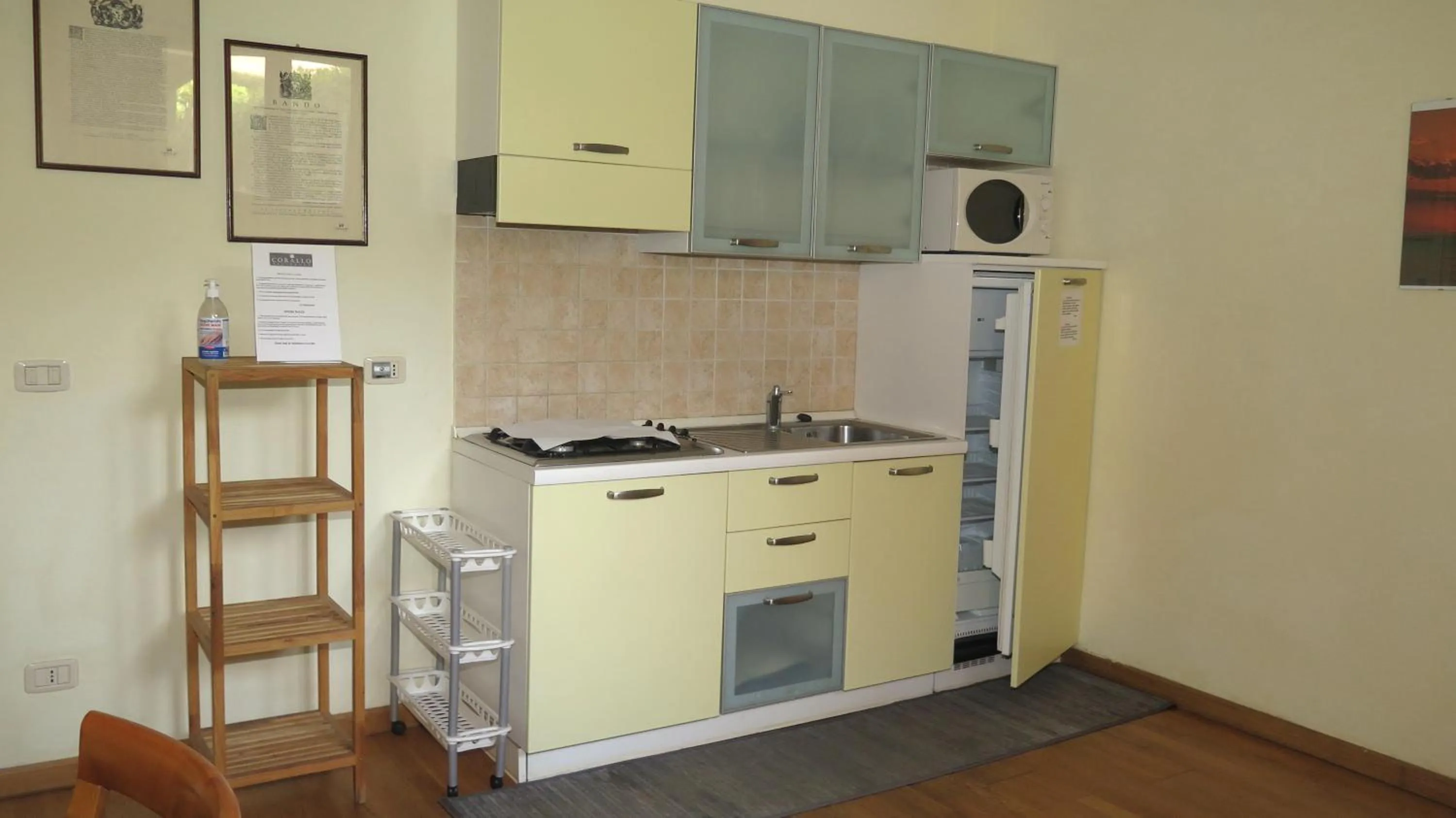 Kitchen or kitchenette in Residenza Turistico Alberghiera Corallo