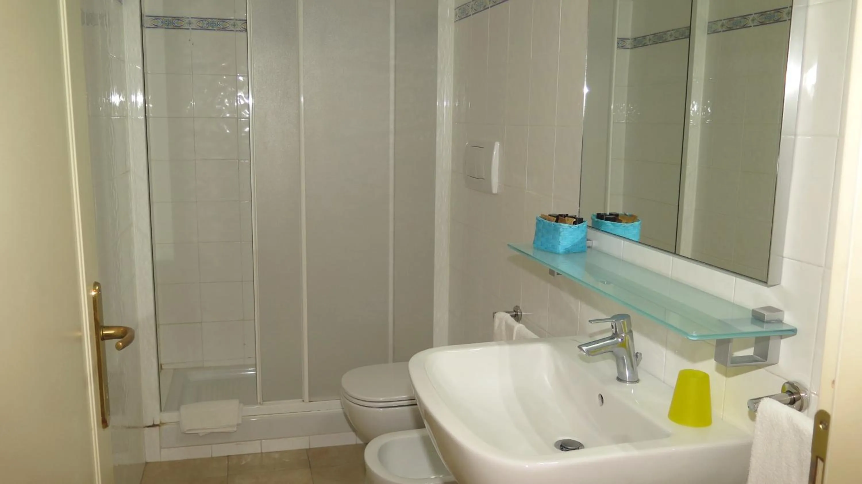 Shower in Residenza Turistico Alberghiera Corallo