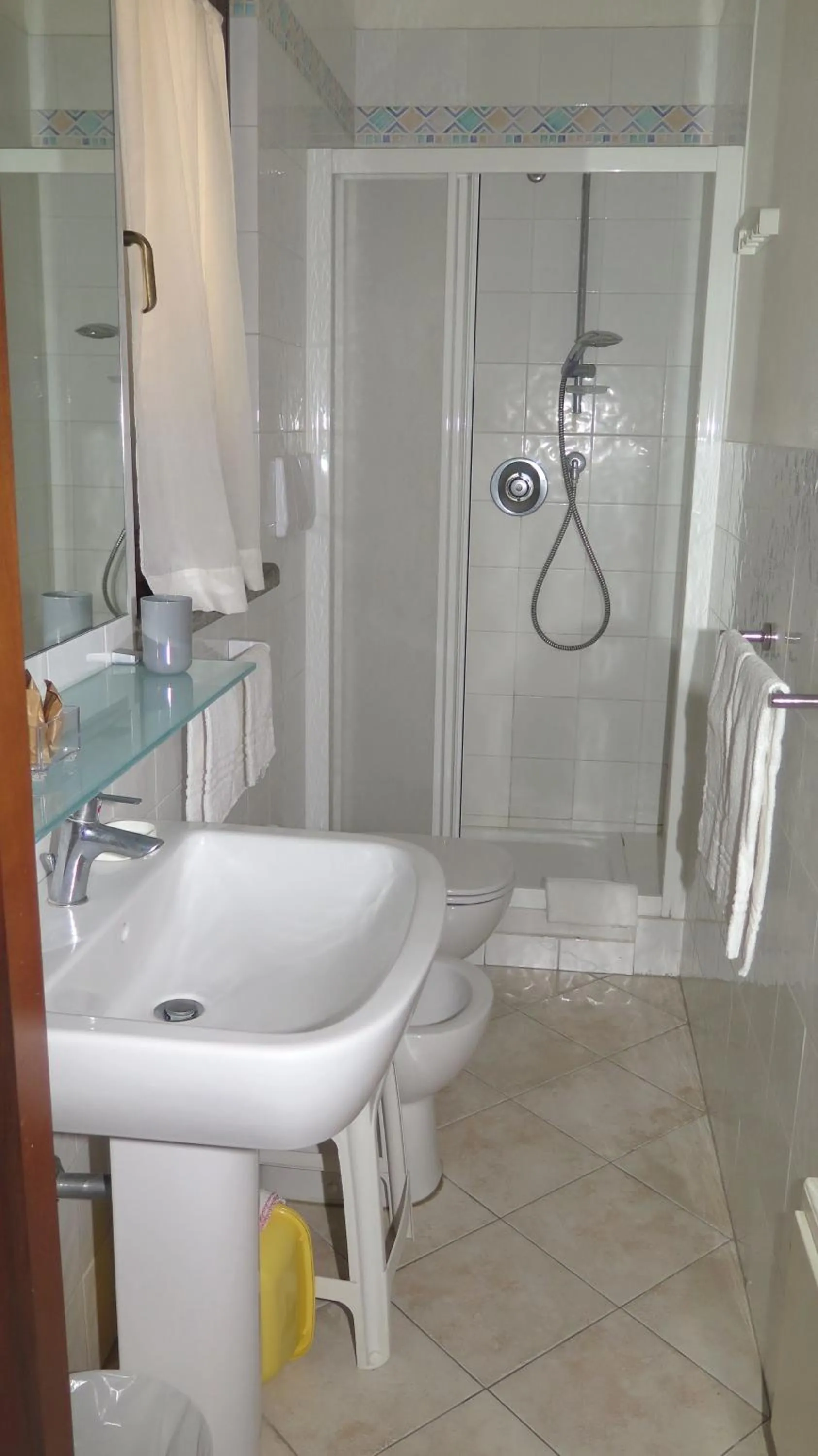 Shower in Residenza Turistico Alberghiera Corallo