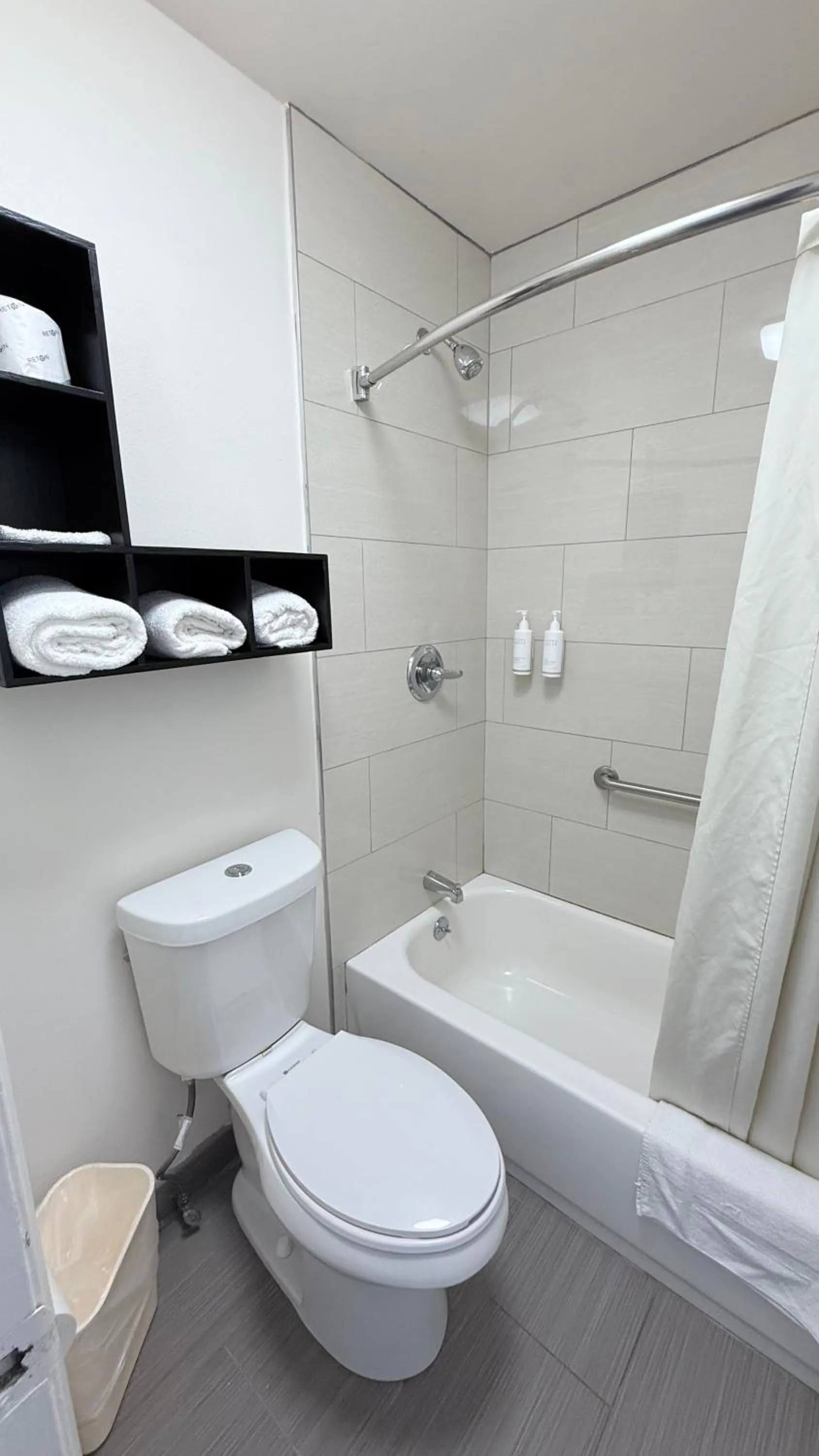 Bathroom in Super 8 by Wyndham Monticello AR