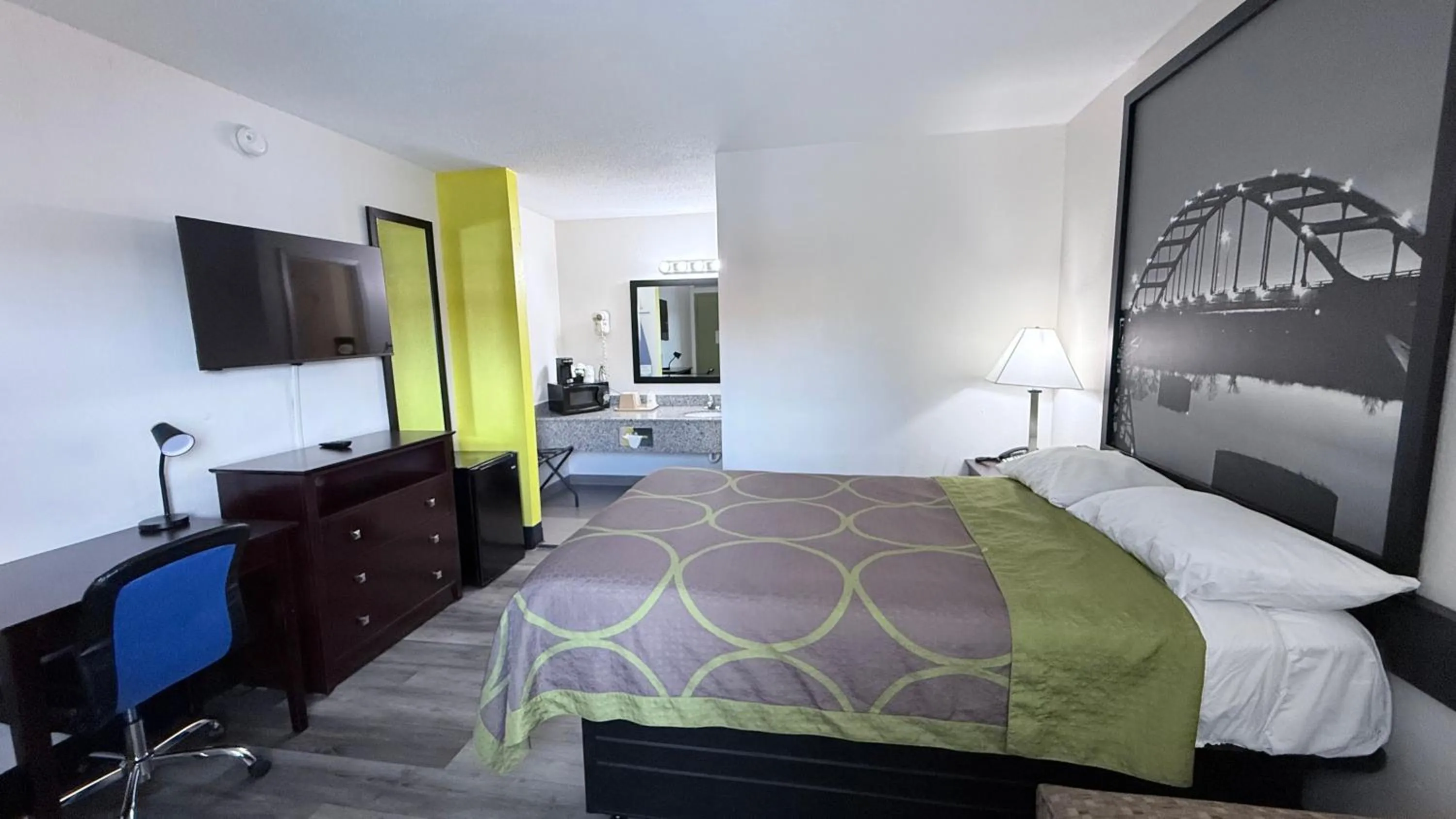 Photo of the whole room, Bed in Super 8 by Wyndham Monticello AR