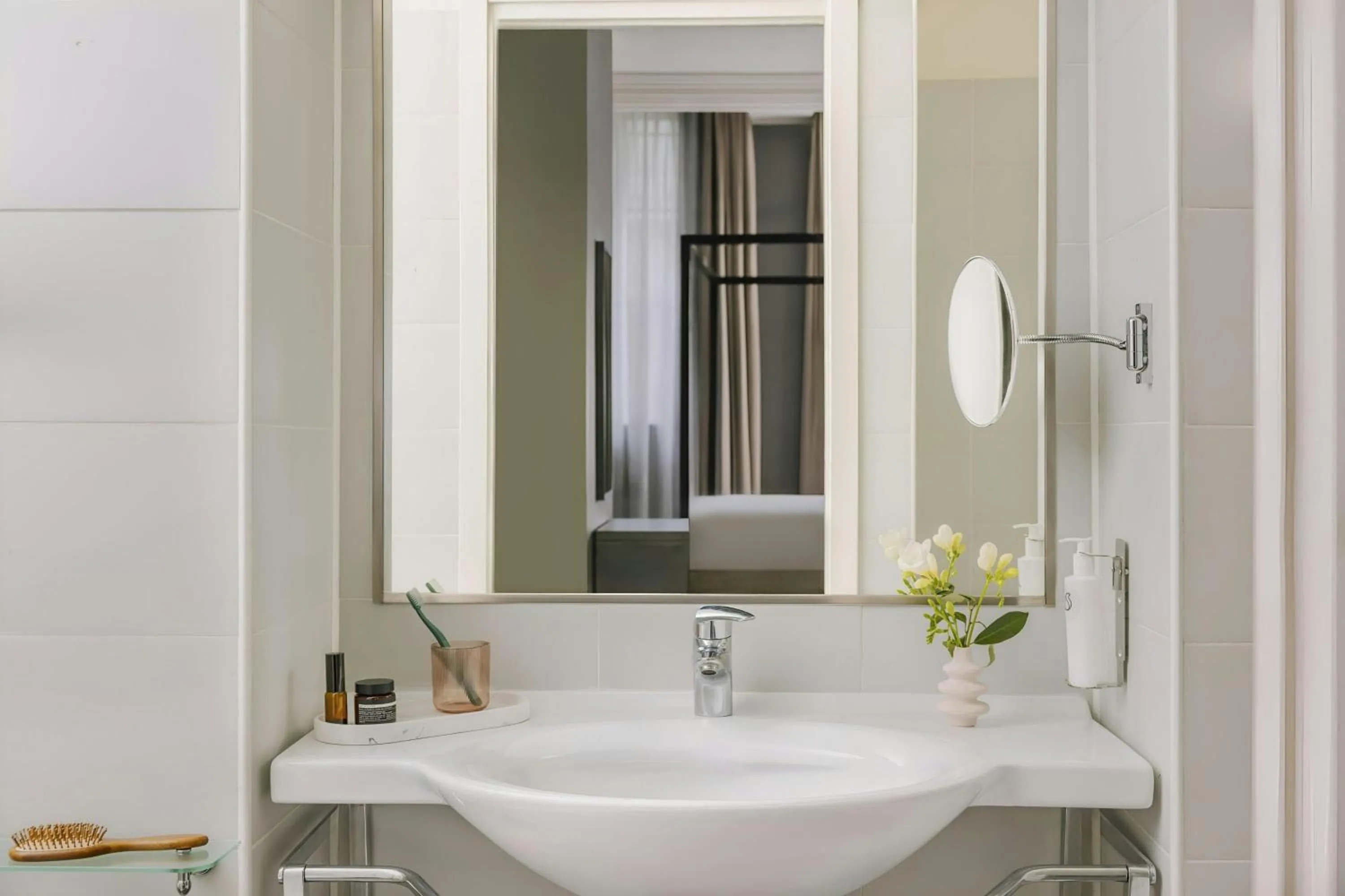 Bathroom in Missori Hotel Piazza Missori, Sonder by Marriott Bonvoy