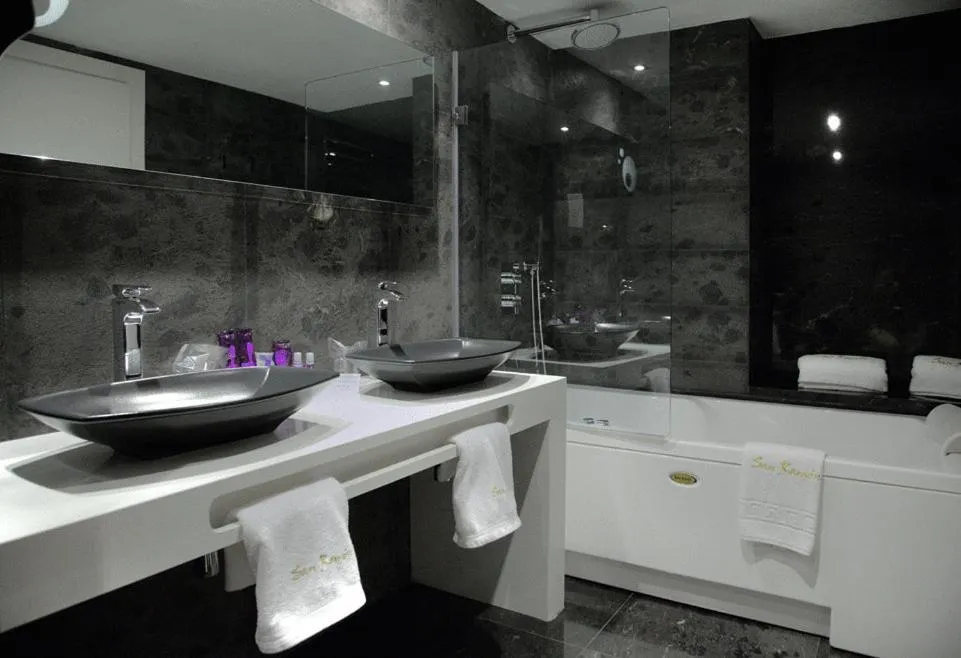 Bathroom in San Ramón del Somontano