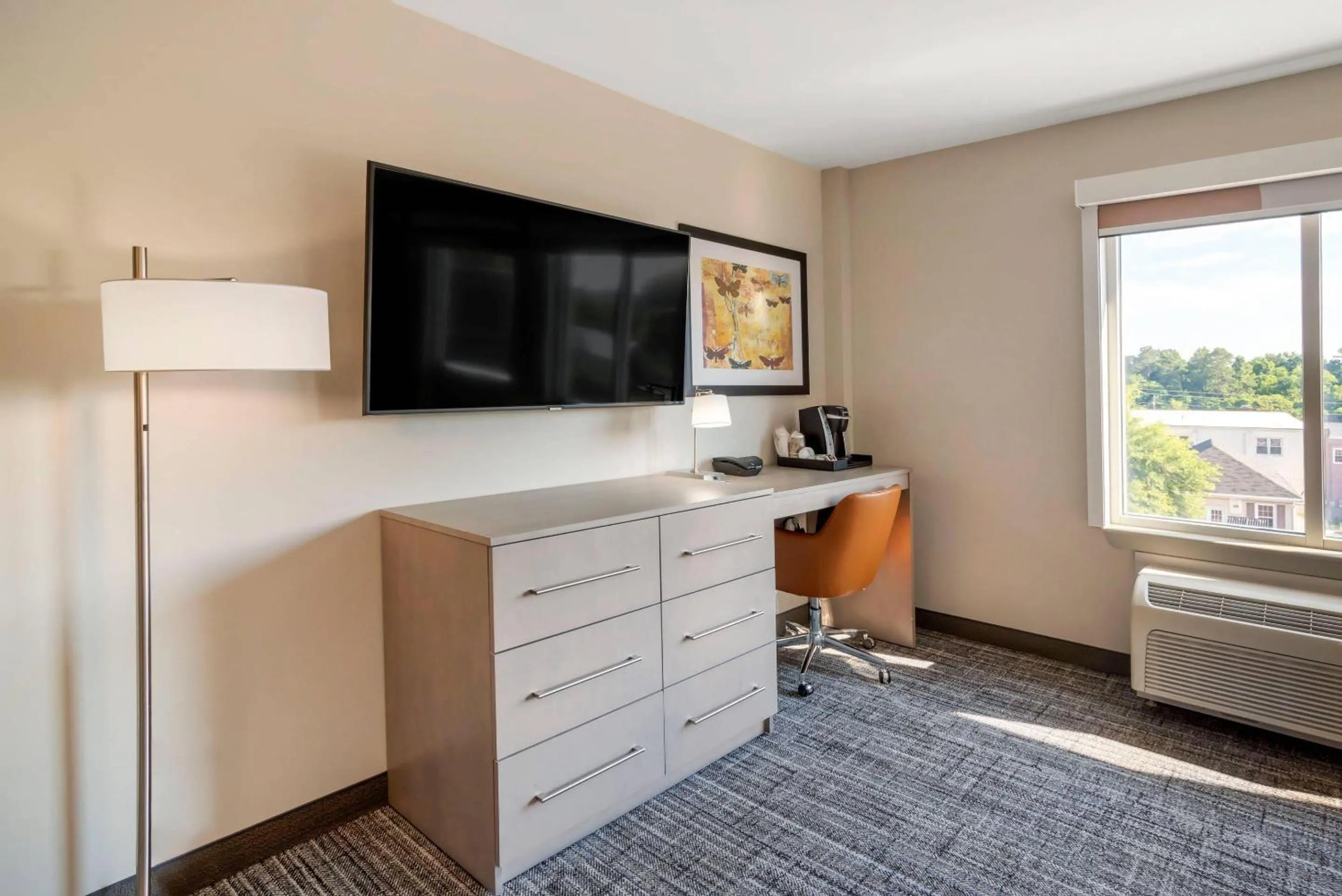 Bedroom in The Inn at Leonardtown, an Ascend Collection Hotel