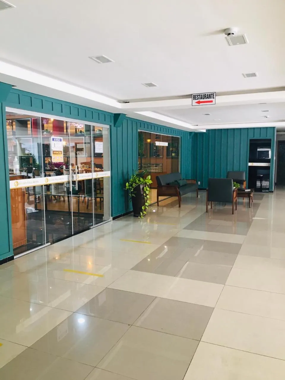 Restaurant/places to eat in Golden Ville Hotel