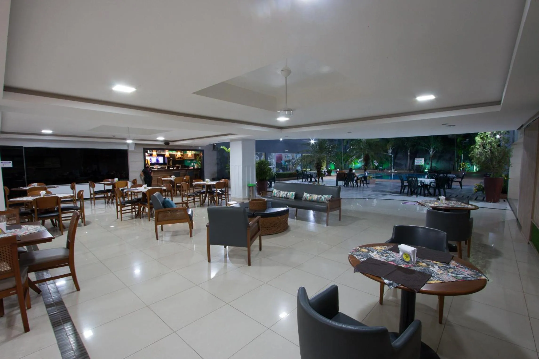 Restaurant/places to eat in Golden Ville Hotel
