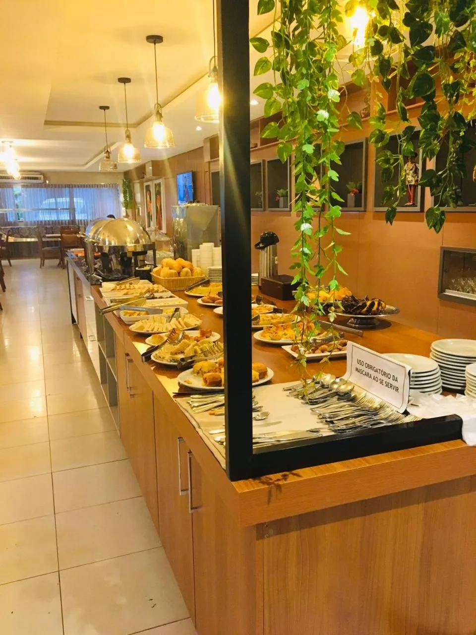 Restaurant/places to eat in Golden Ville Hotel