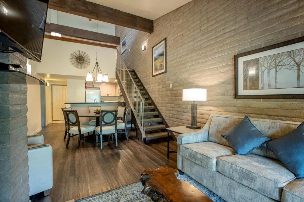 Sandstone Creek Club Condominiums