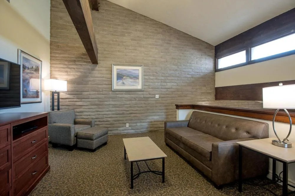 Sandstone Creek Club Condominiums