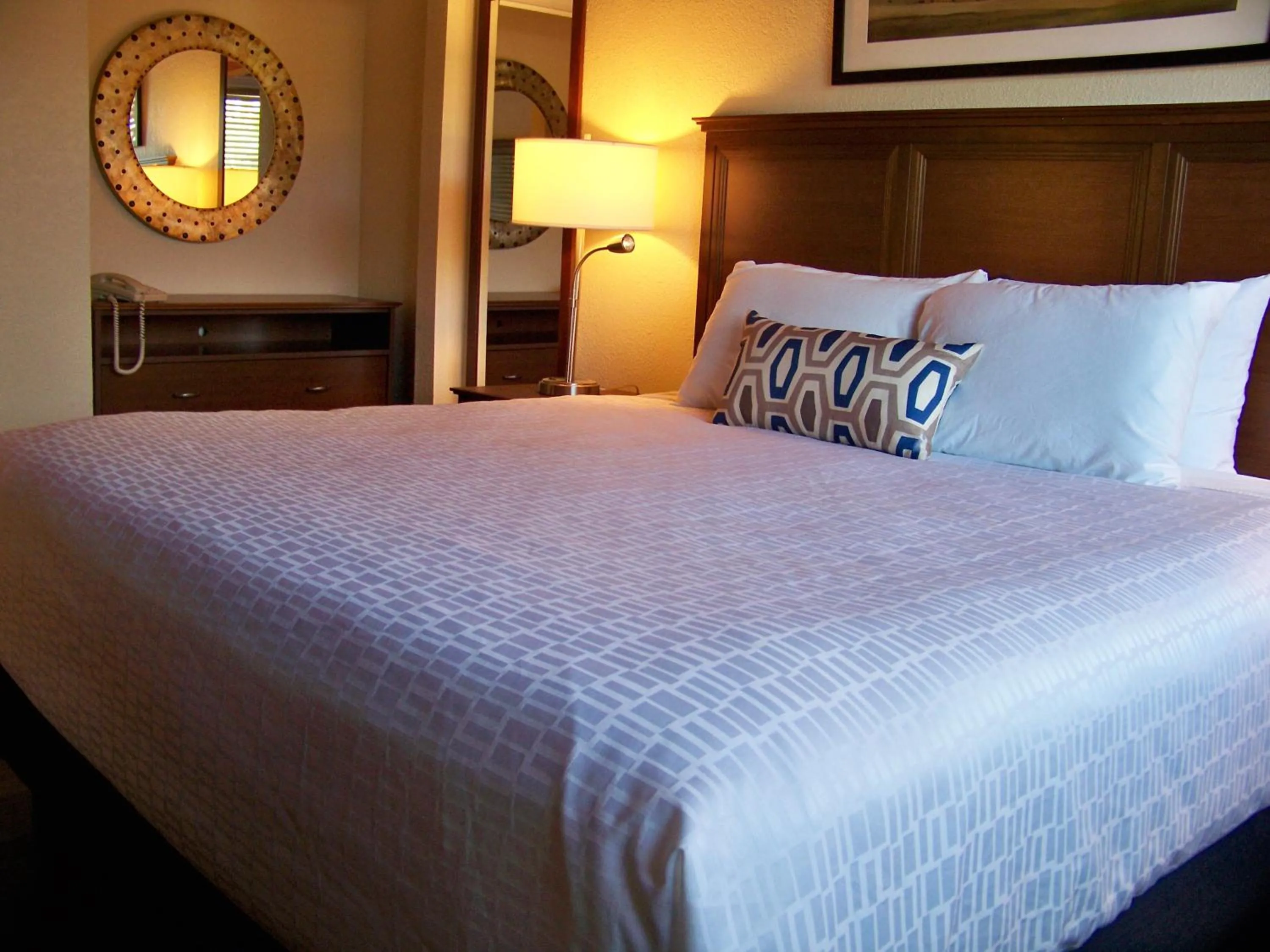 Bedroom, Bed in Sandstone Creek Club Condominiums