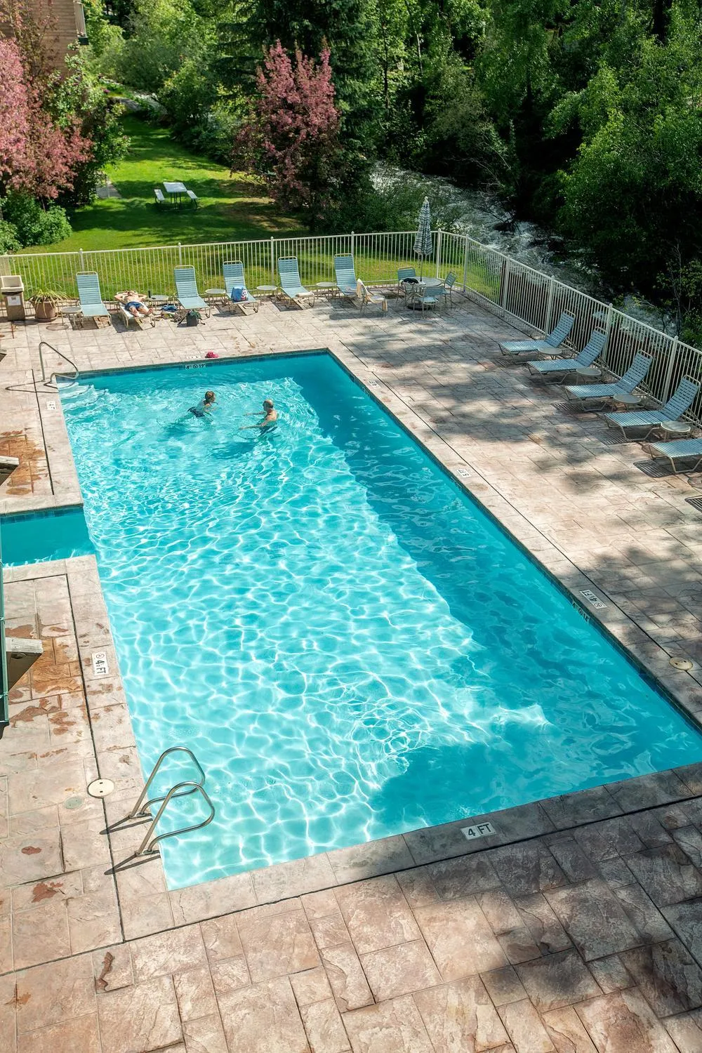 Swimming pool in Sandstone Creek Club Condominiums