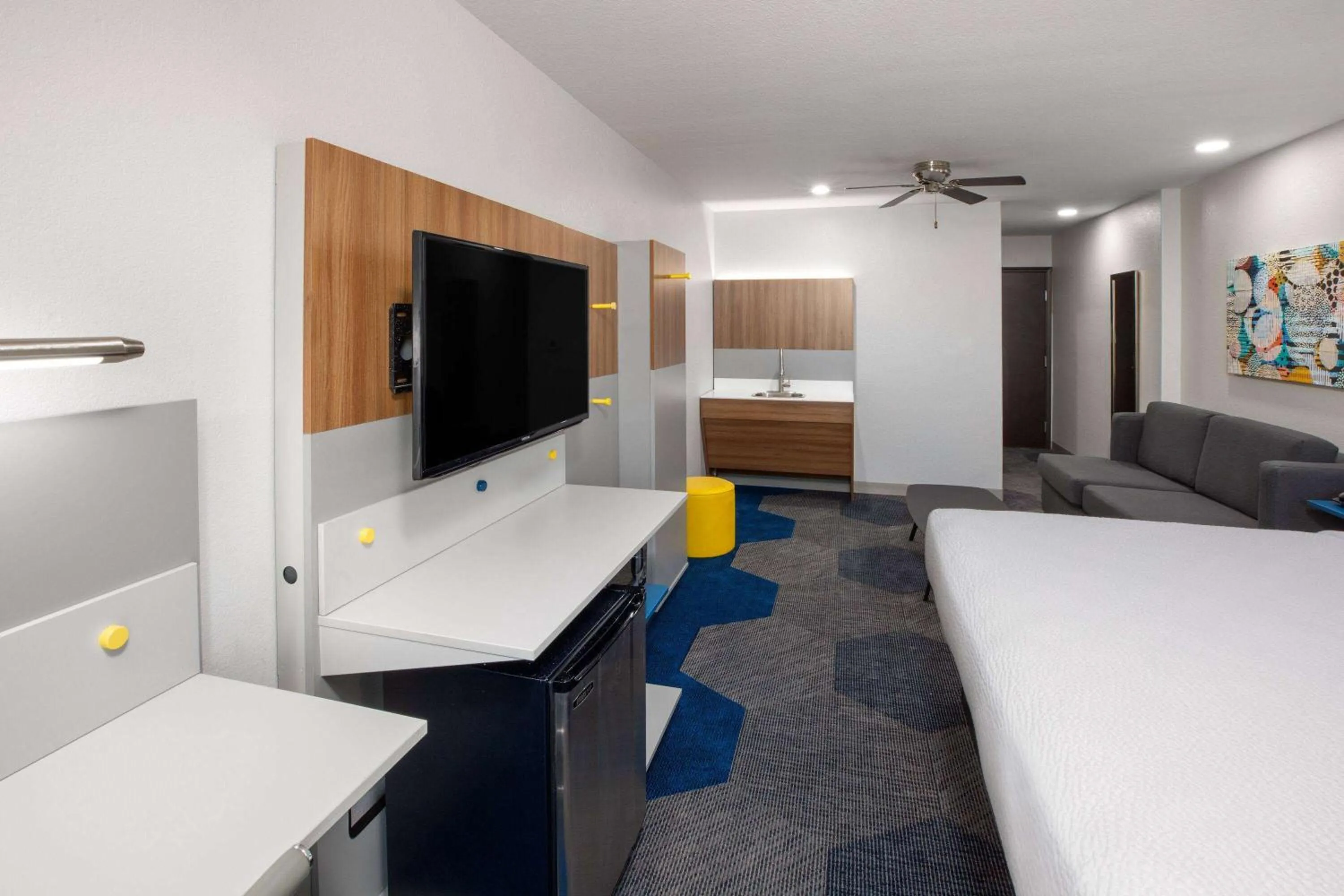 Photo of the whole room, Bed in Microtel Inn & Suites by Wyndham Buda Austin South
